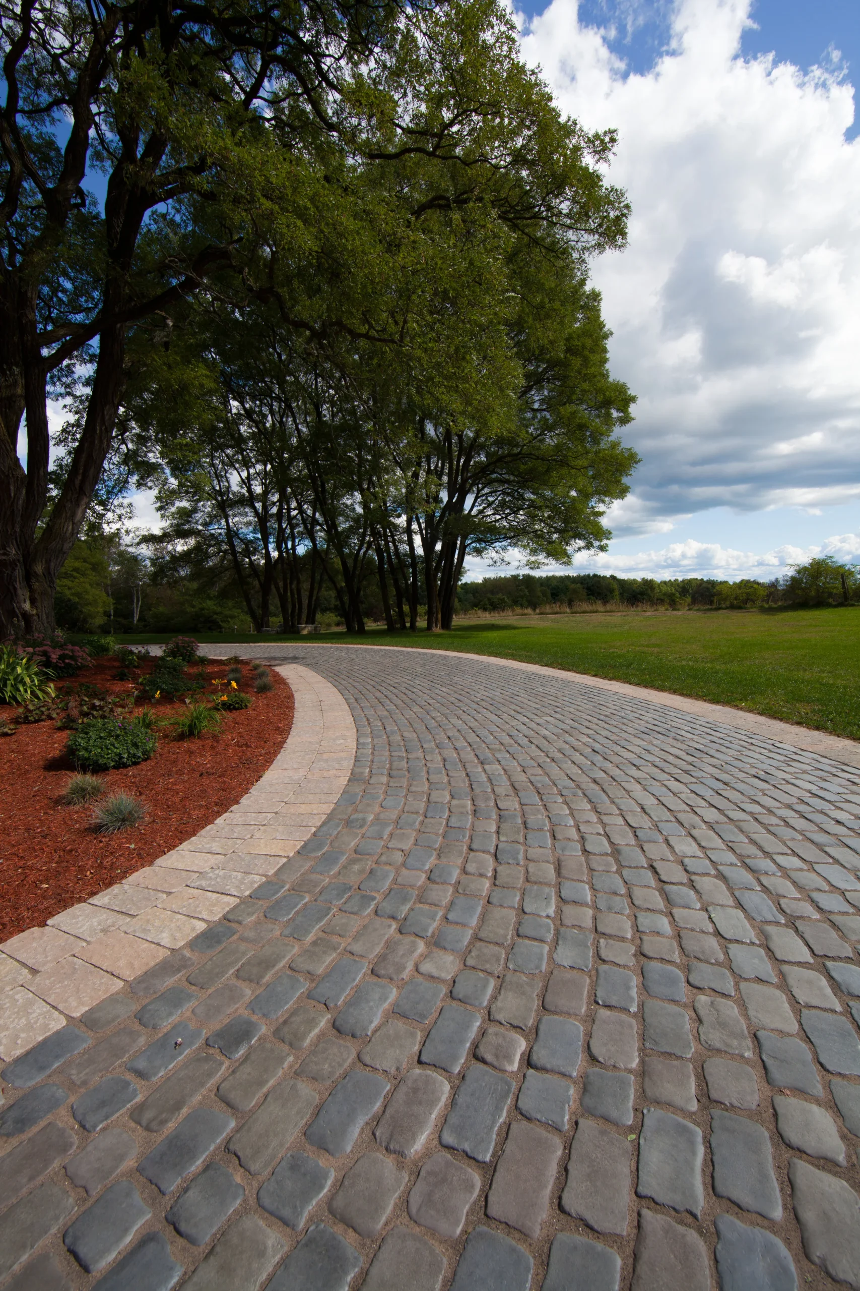 5 Stunning Edging Stones for Your South Whitehall, PA, Paver Driveway | Nature's Accents
