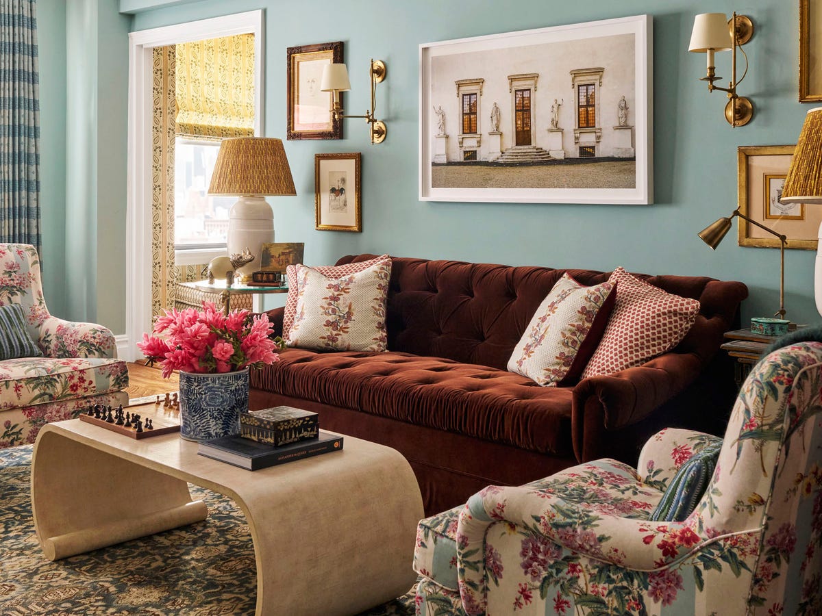 56 Best Living Room Color Combinations and Schemes in 2025