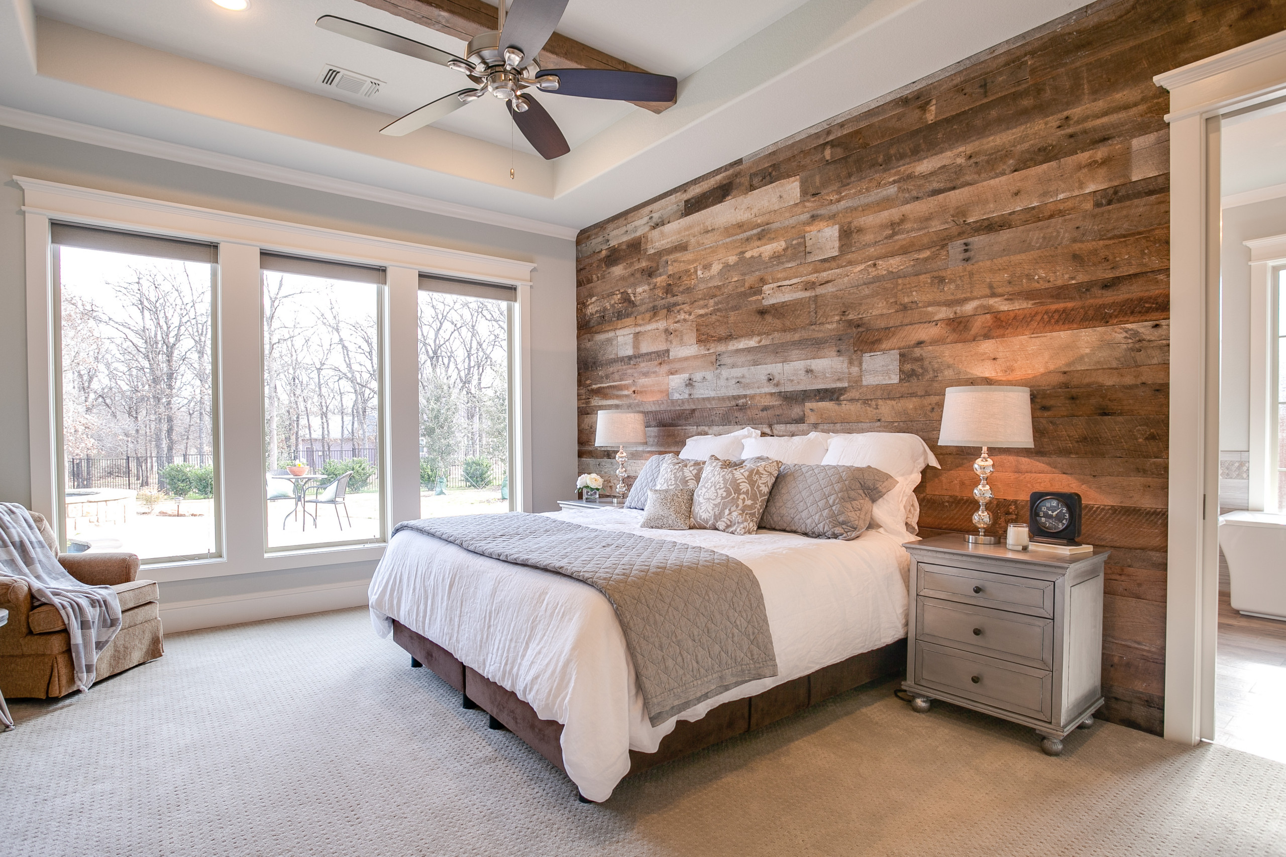 75 Farmhouse Bedroom Ideas You'll Love - April, 2026 | Houzz