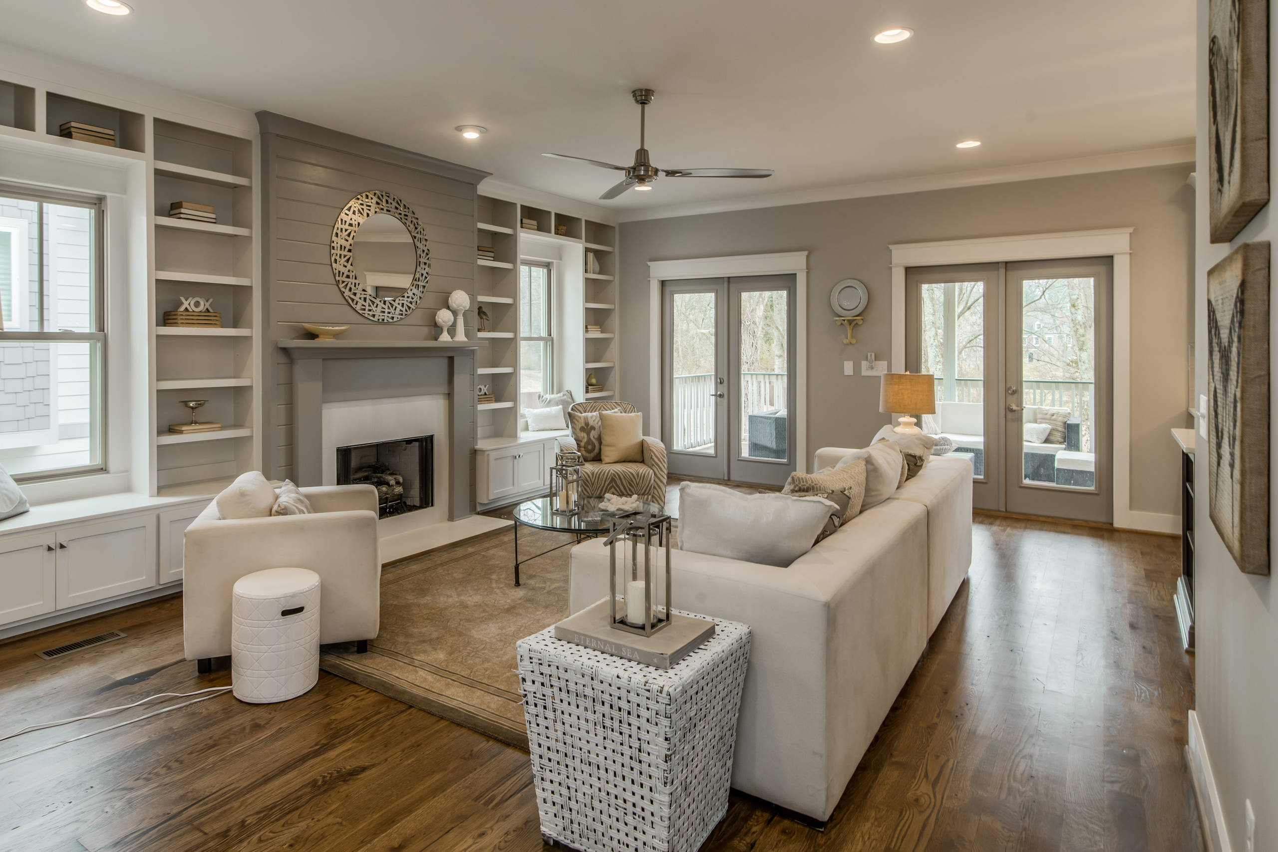 75 Medium Tone Wood Floor Living Room Ideas You'll Love - April, 2026 | Houzz