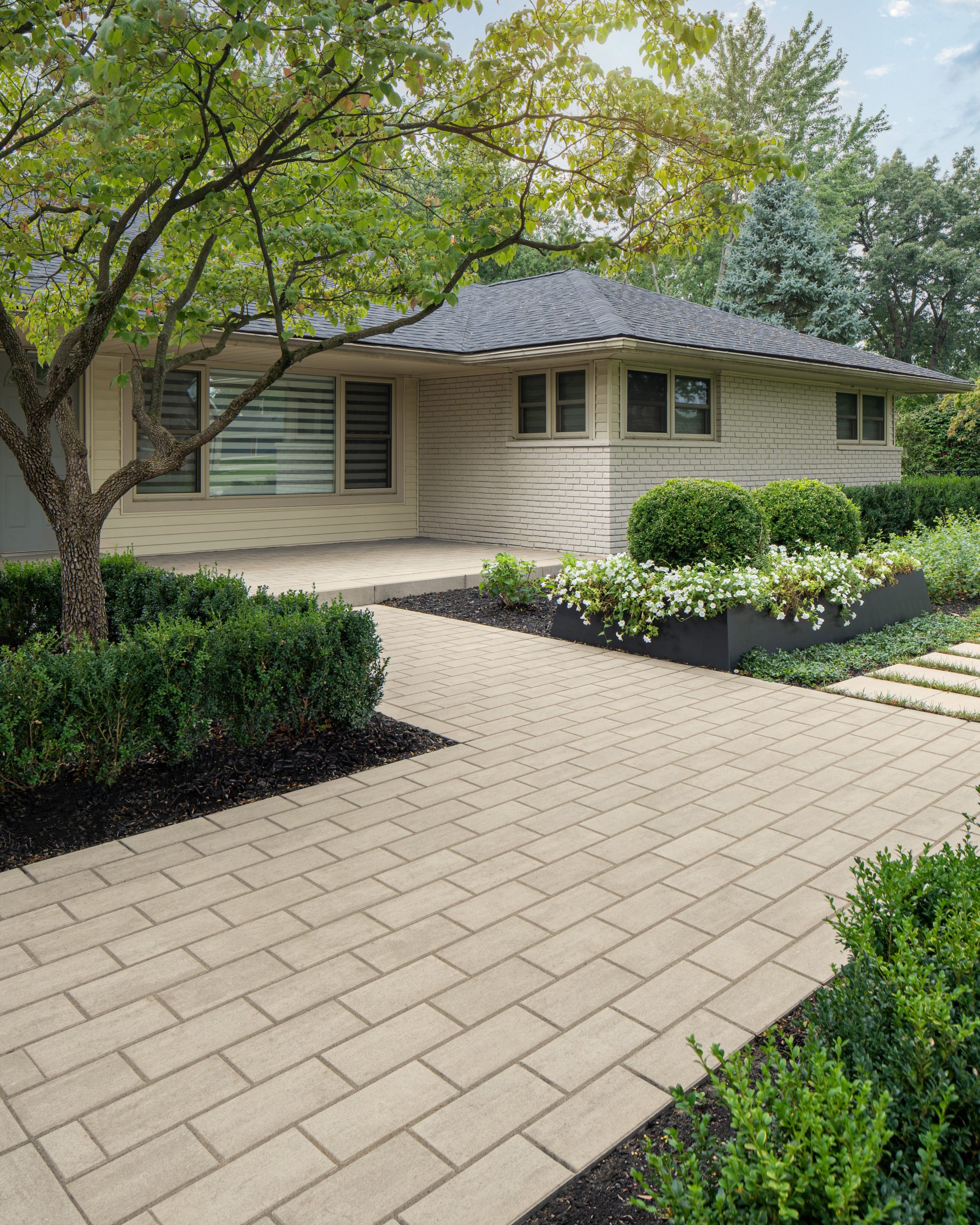 9 Front Walkway Ideas: Transform Your Home | Techo-Bloc