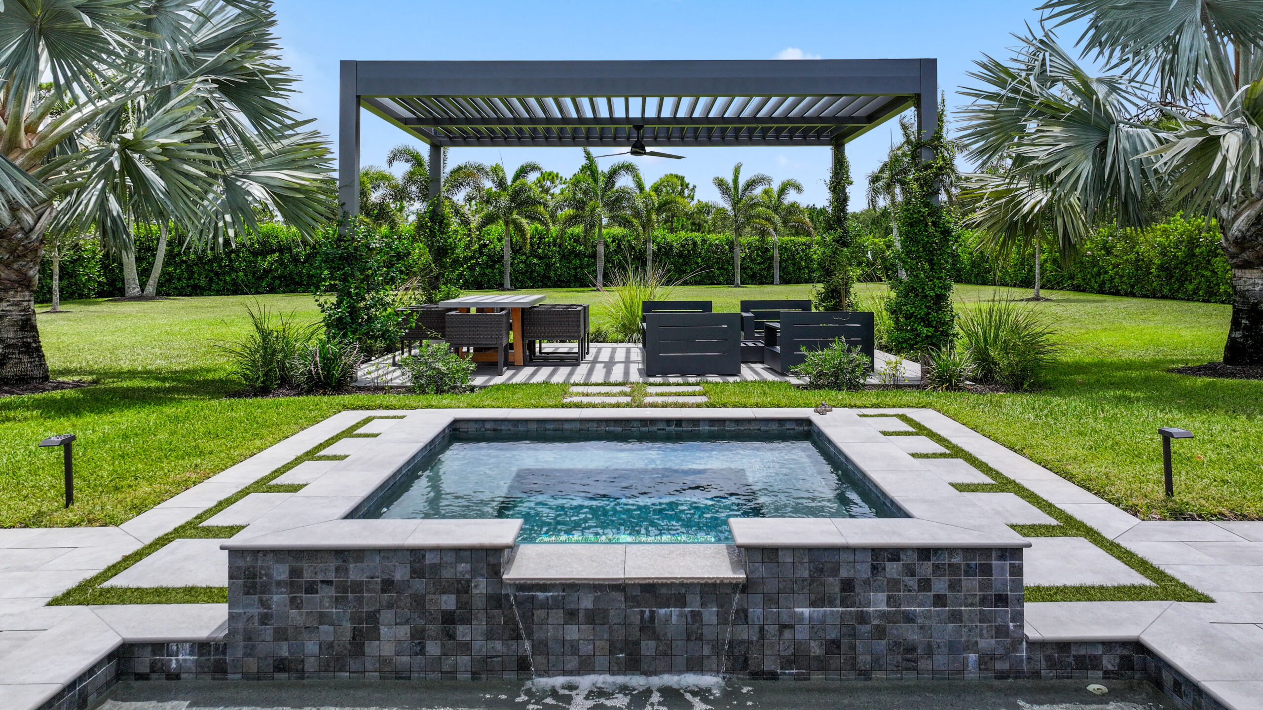 Backyard Design 2026: Top Color Trends and Pergola Finishes