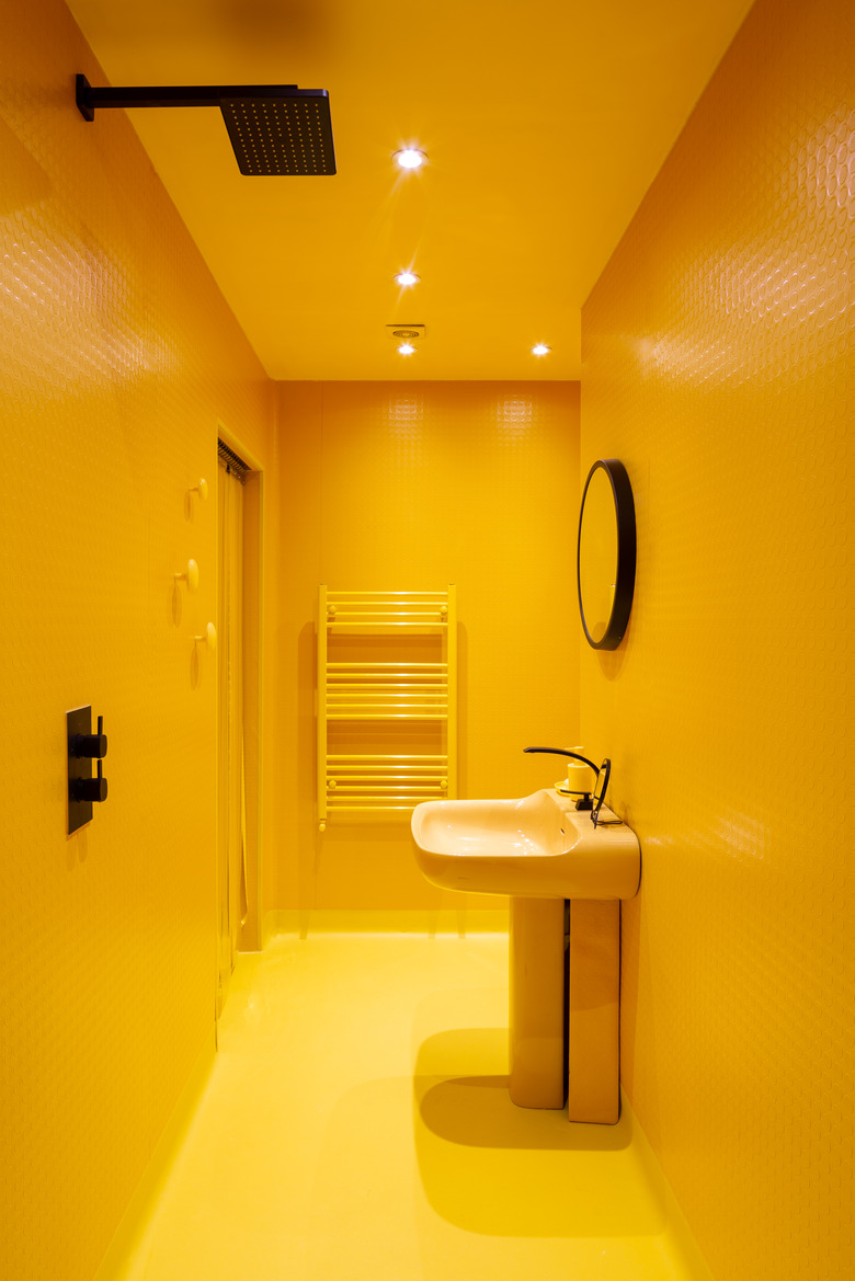 Believe It Or Not You Can Actually Pull Off A Yellow Bathroom