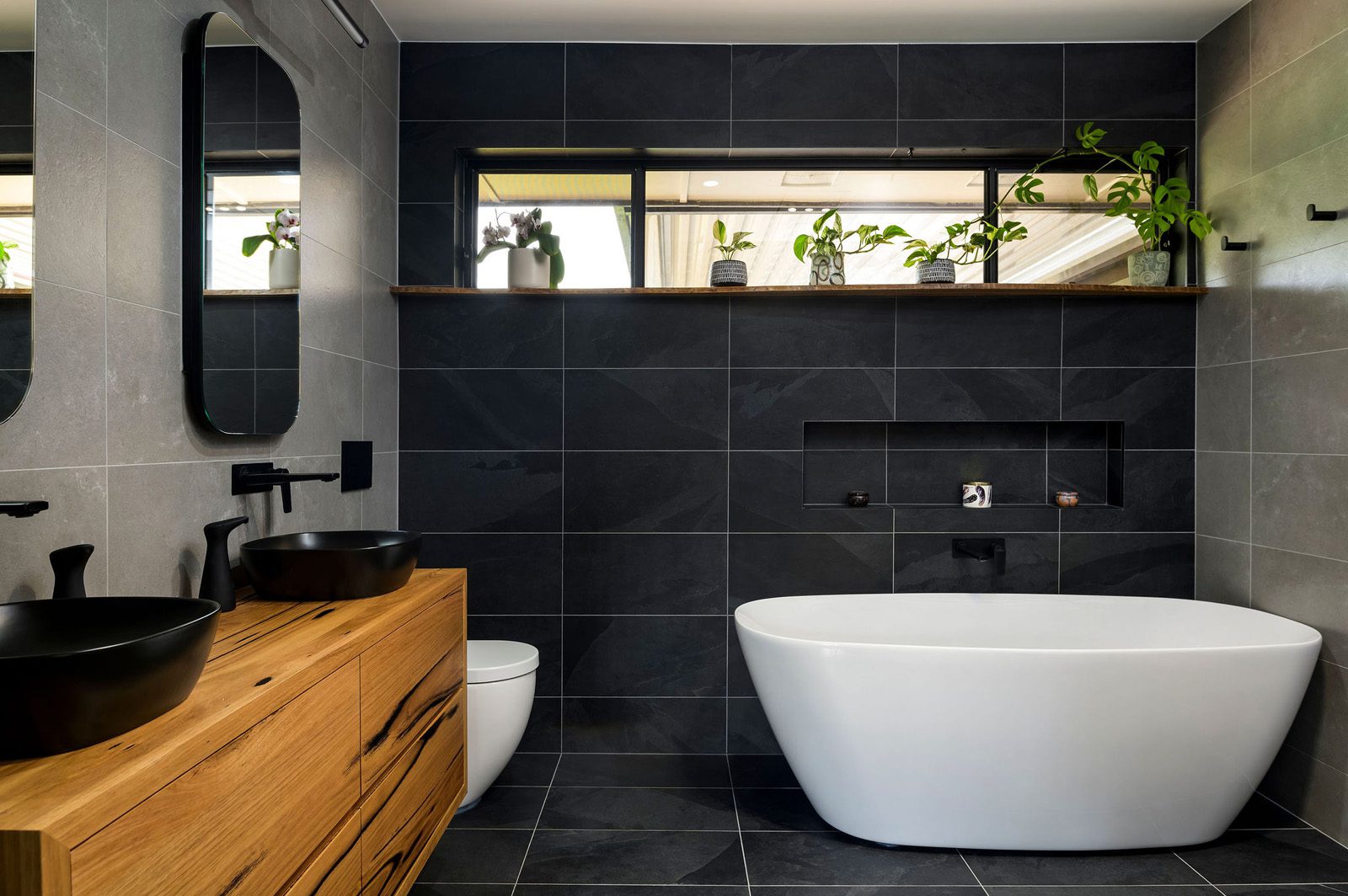 Black Bathrooms - Banana Bathrooms