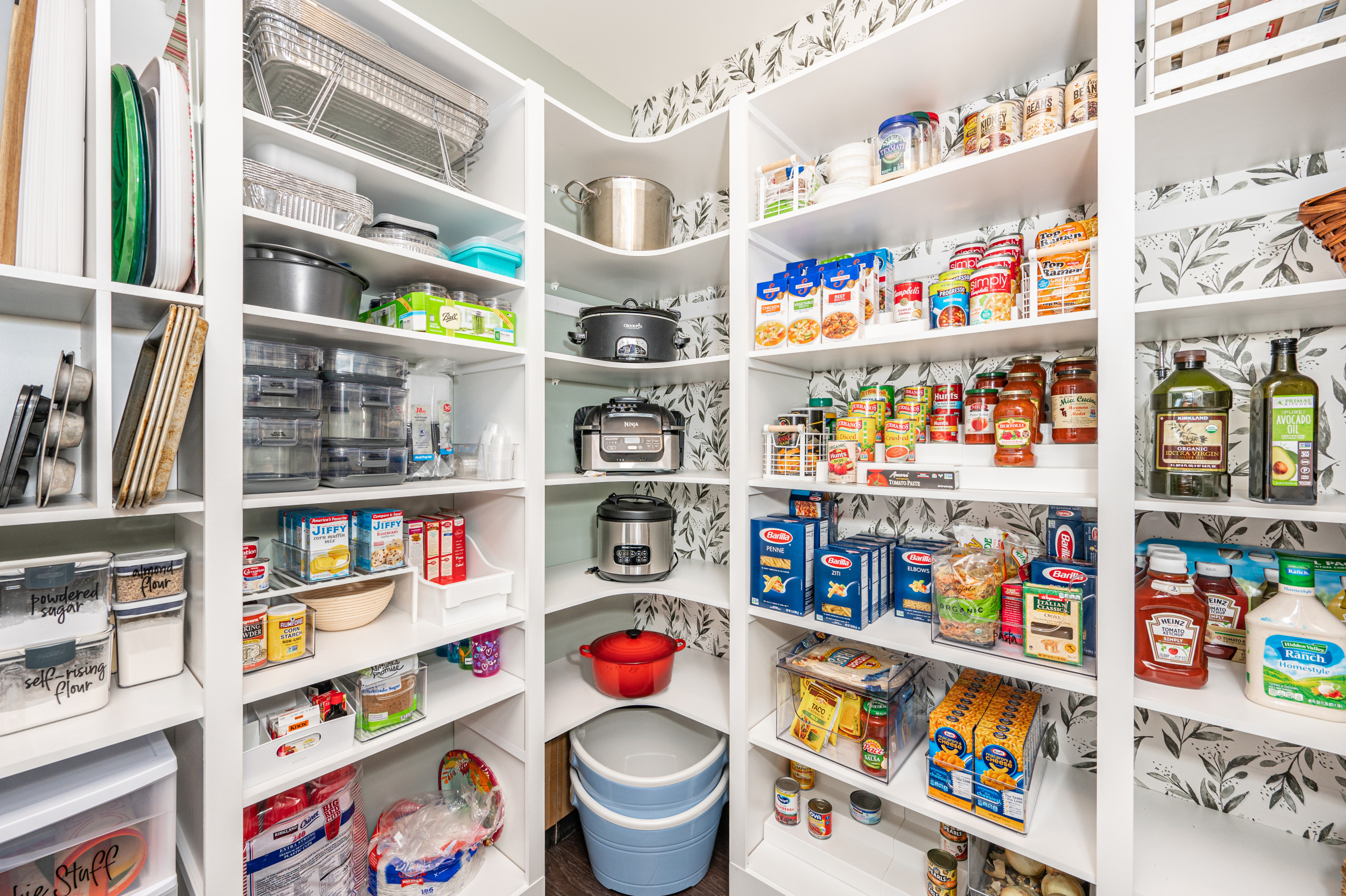 Corner Walk In Pantry - Photos & Ideas | Houzz