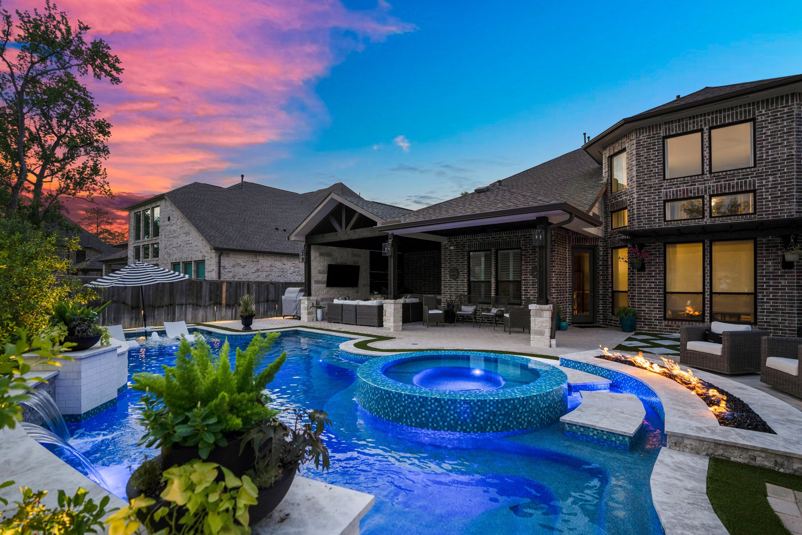 Custom Luxury Swimming Pools & Spas North Houston | Backyard Oasis, Inc