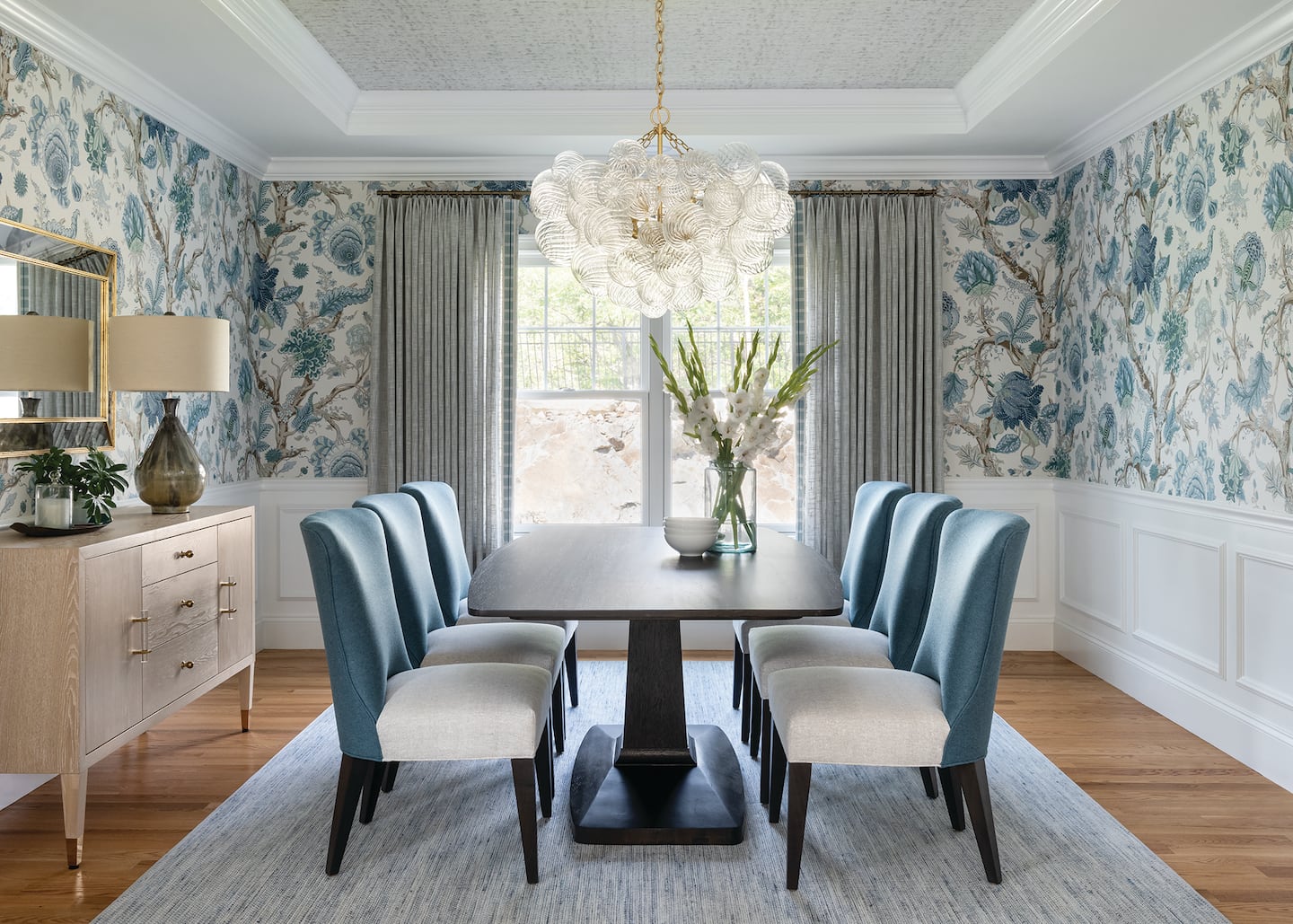 Home design ideas: Using fun wallpaper for a dining room