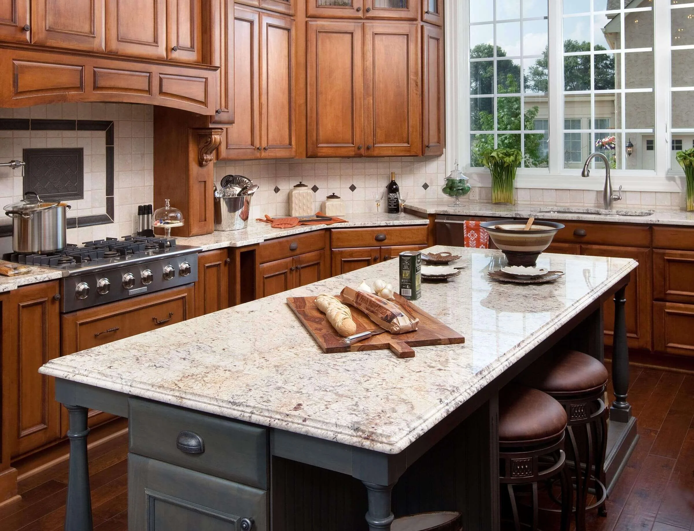 How to Pair Kitchen Countertops with Dark Kitchen Cabinets? - Install Kitch