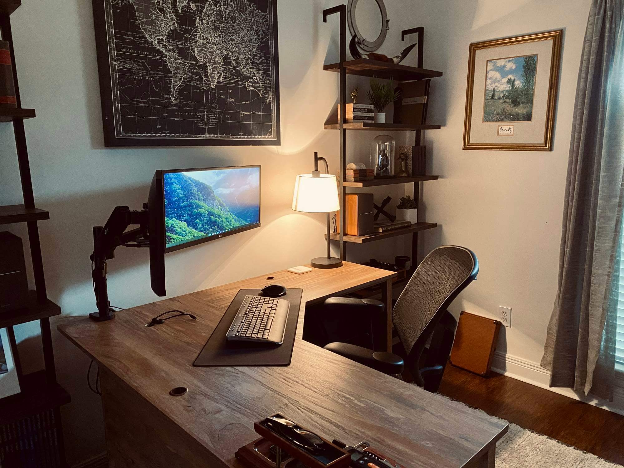 L-shaped Desk Setup in Mississippi, US