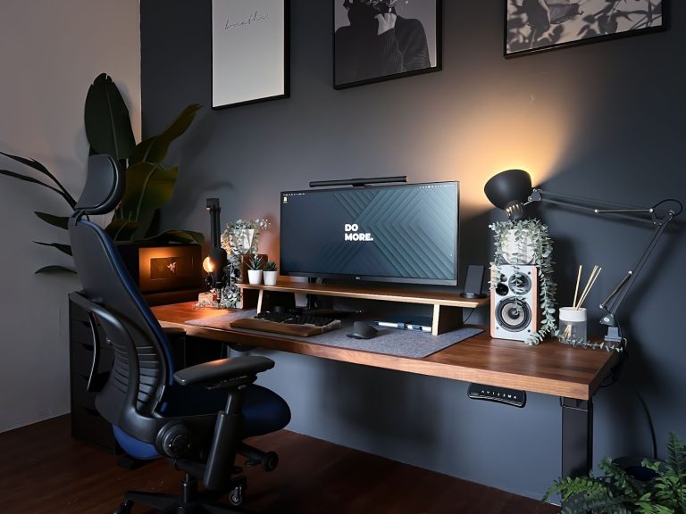 Minimal Desk Setups - Inspiration for your Workspace