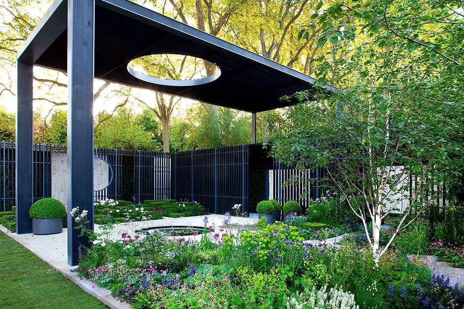 Modern and minimal garden design / RHS Gardening