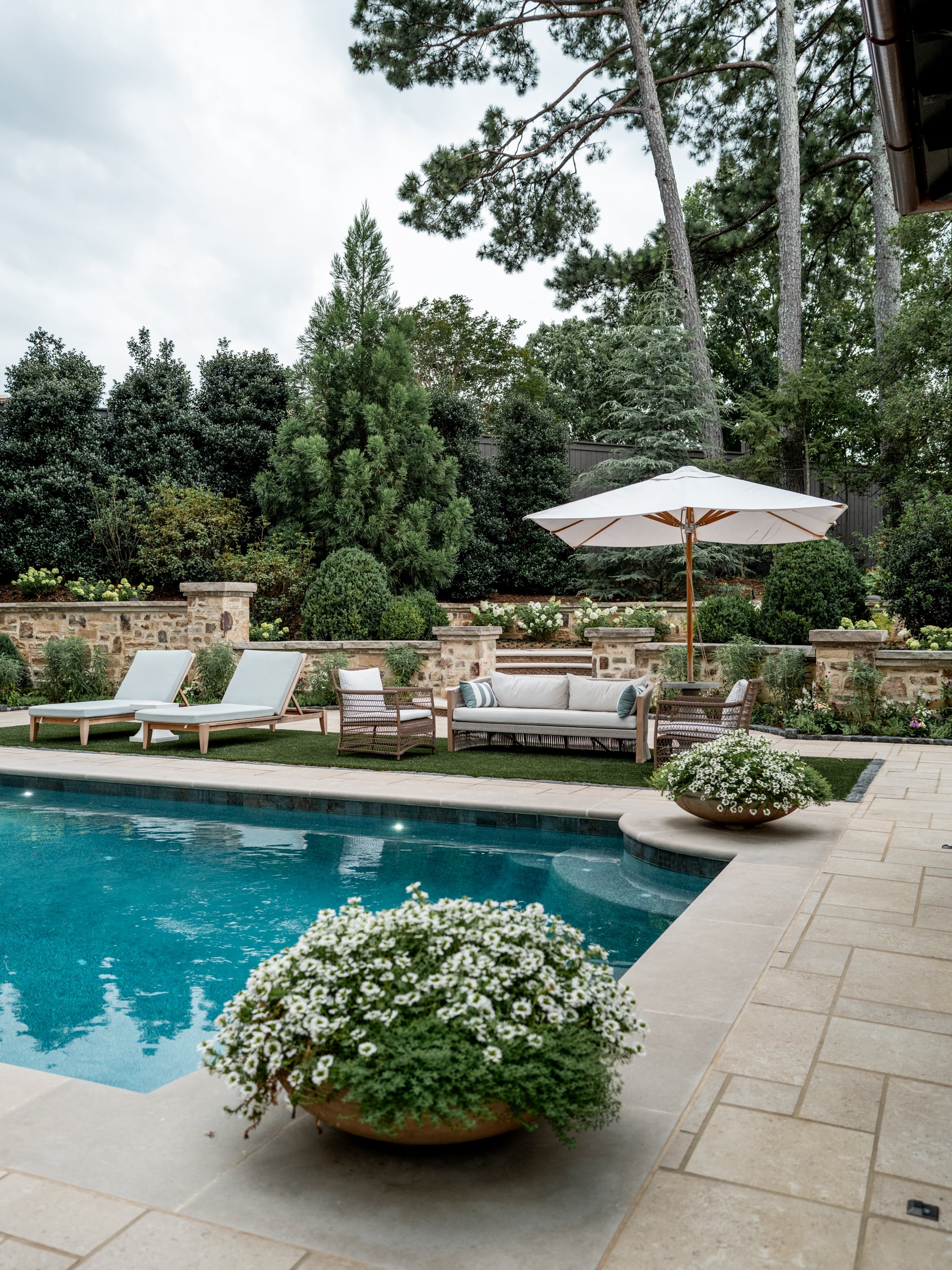 Modern Luxury Swimming Pools & Landscape Design | DabneyCollins