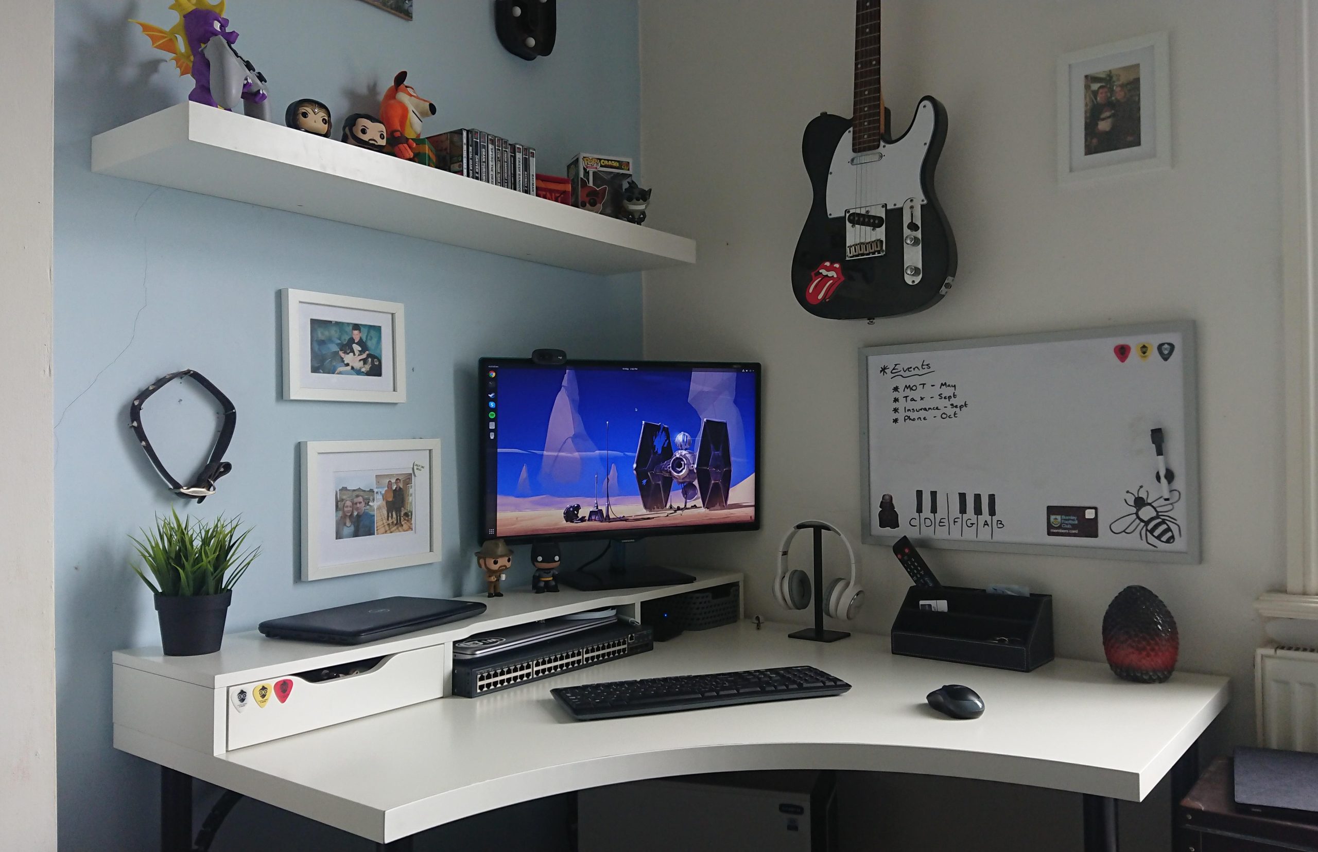My simple corner setup for working from home and a bit of gaming. : r/battlestations