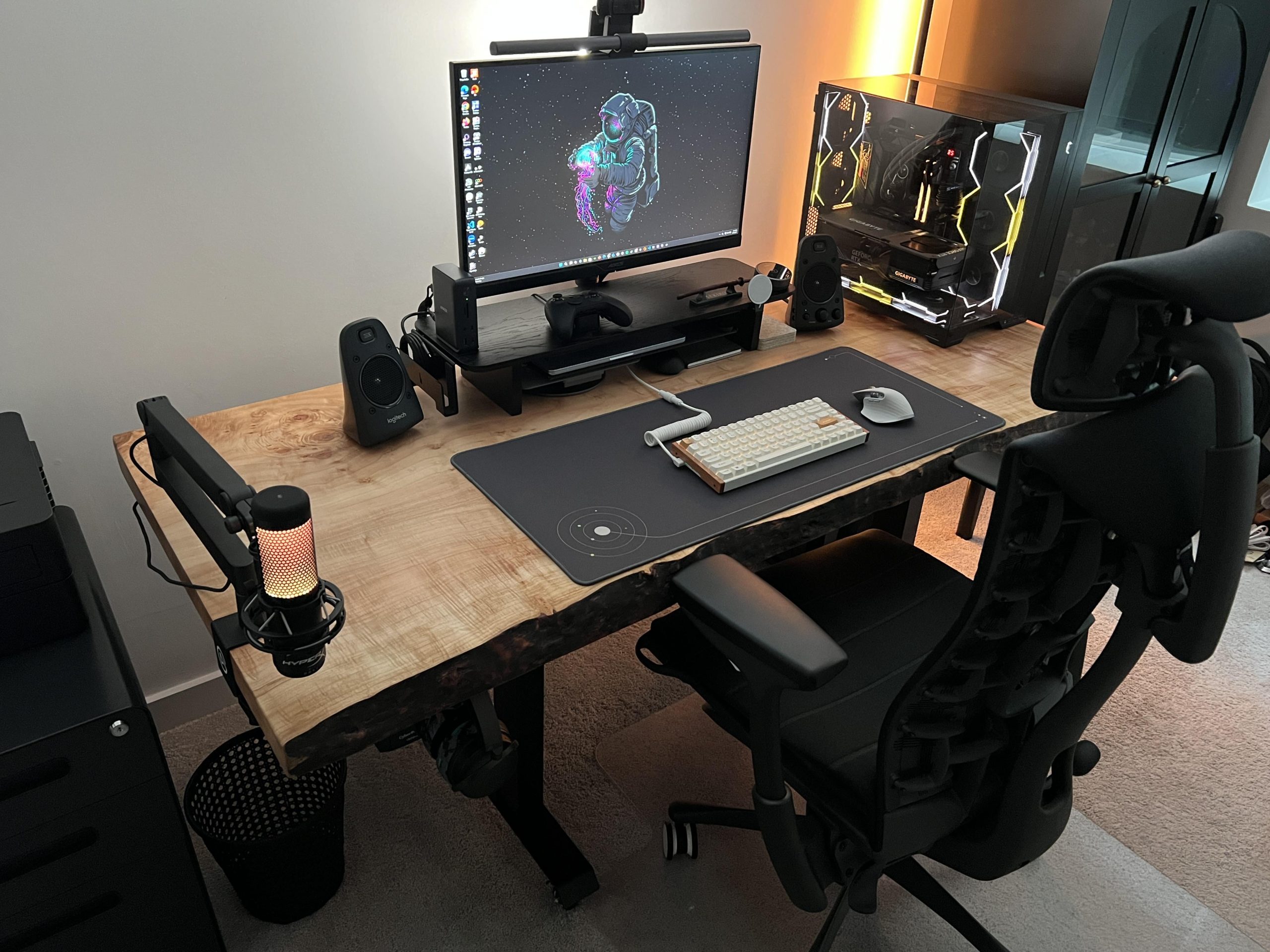 Newly (almost) finished 2026 desk setup! : r/battlestations
