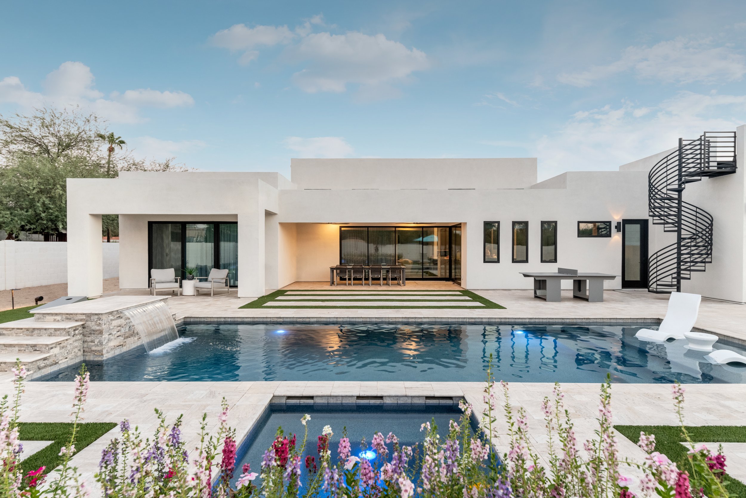 Pool Design Spotlight: Scottsdale Modern Backyard – Presidential Pools & Spas