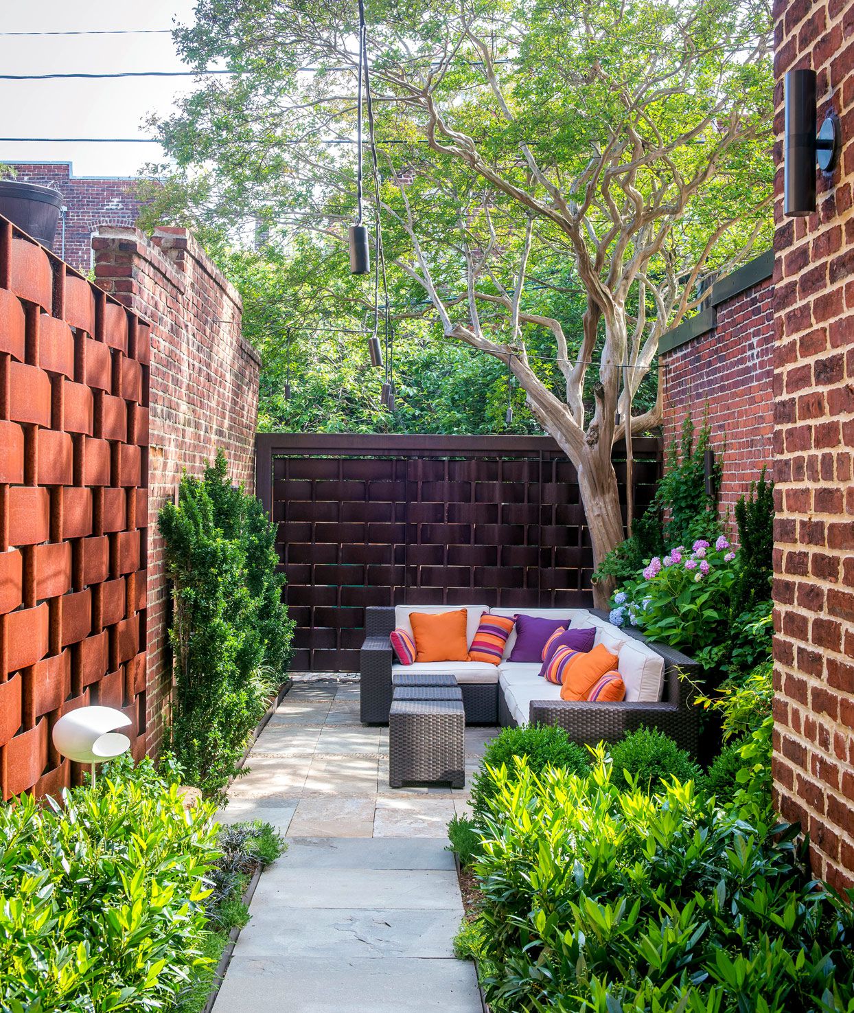 Serene Courtyard Ideas to Plan Your Own Private Oasis
