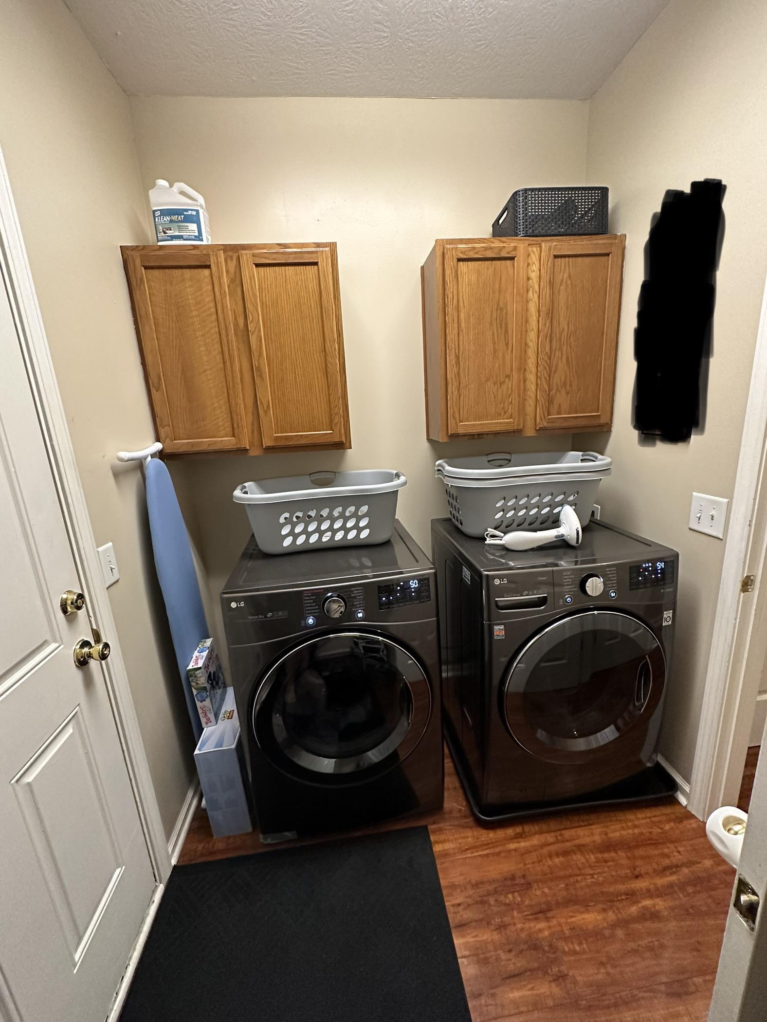 Small mud / laundry room. Any ideas to improve this space or make it more useful? : r/DesignMyRoom