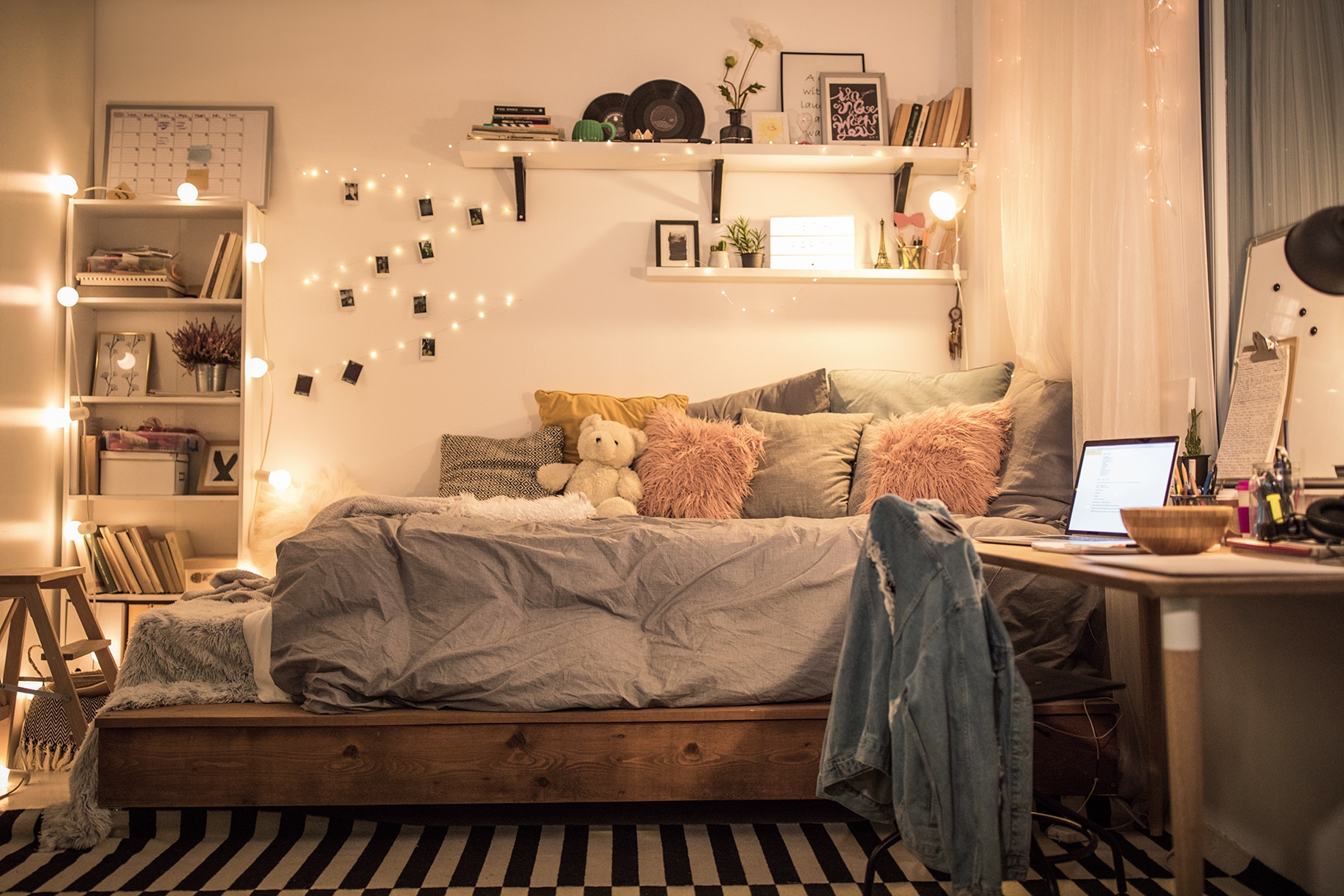 Stylish, Sophisticated Ways to Decorate a Dorm Room
