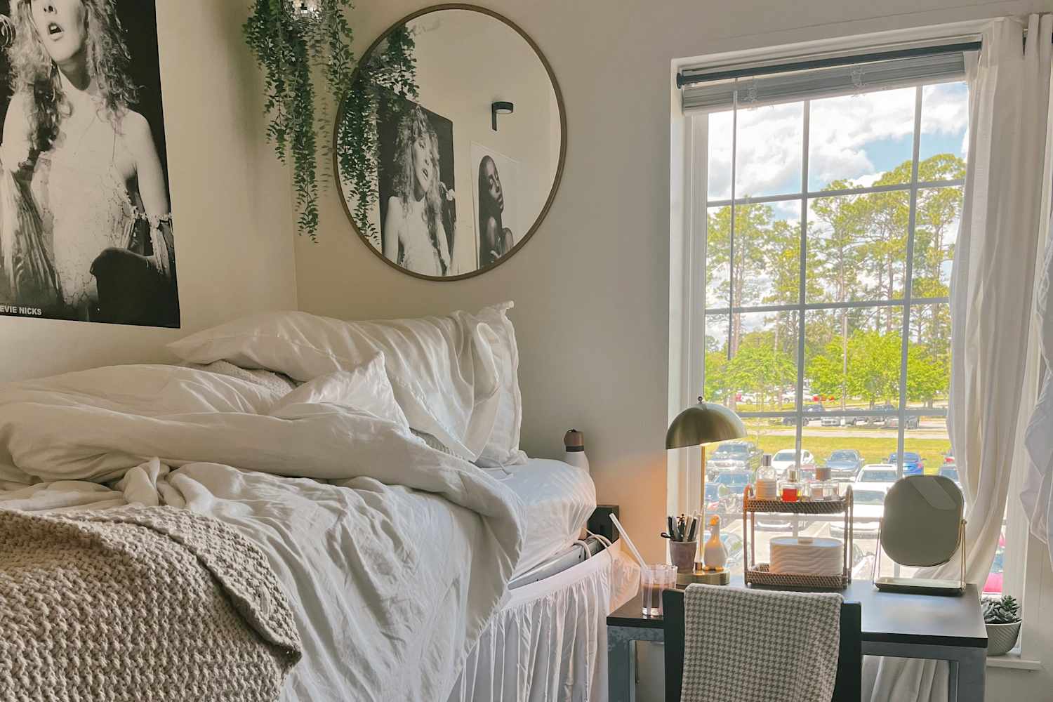 This CCGA Freshman Made Her Dorm a Cozy, Minimalist Space | Dorm Therapy