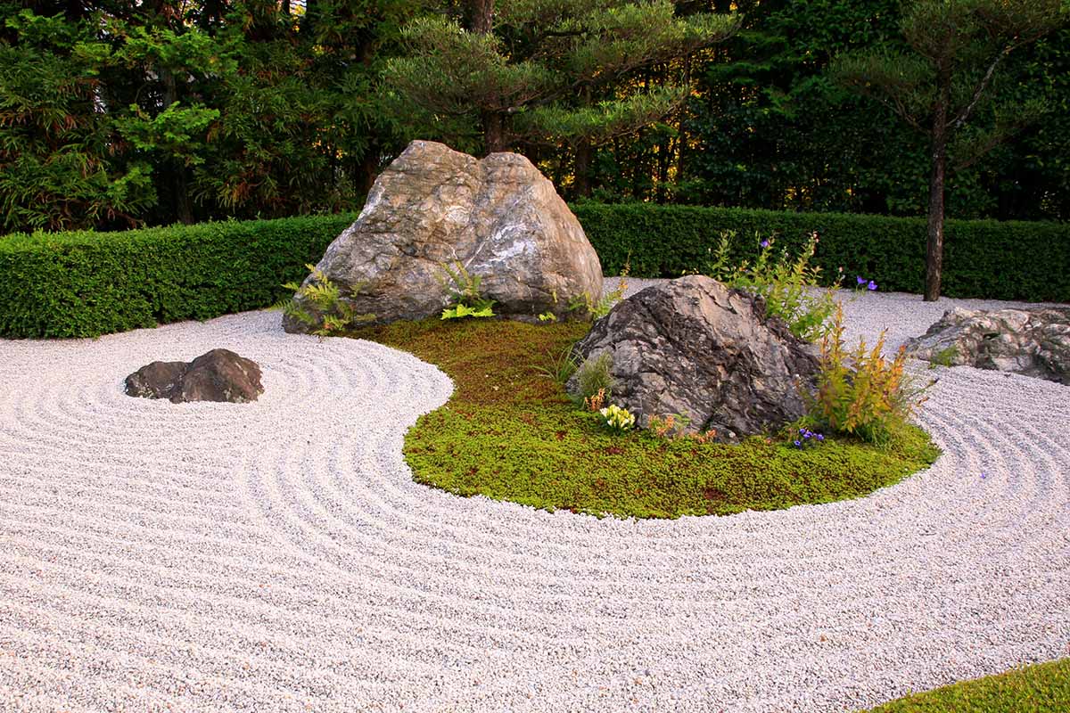 Tips for Landscaping With Boulders | Gardener's Path