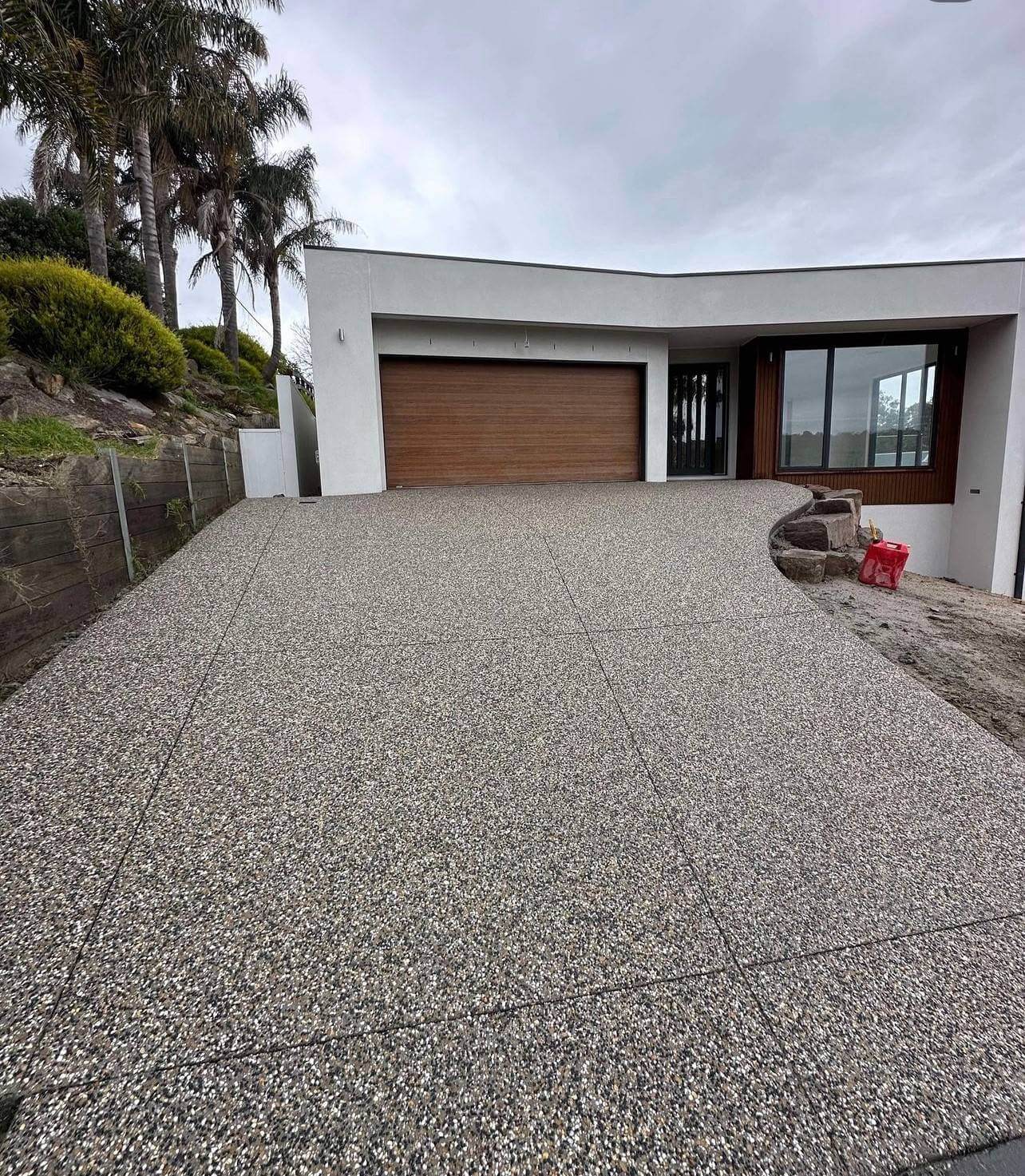 Top Benefits of Choosing Exposed Aggregate | Modern Home Design