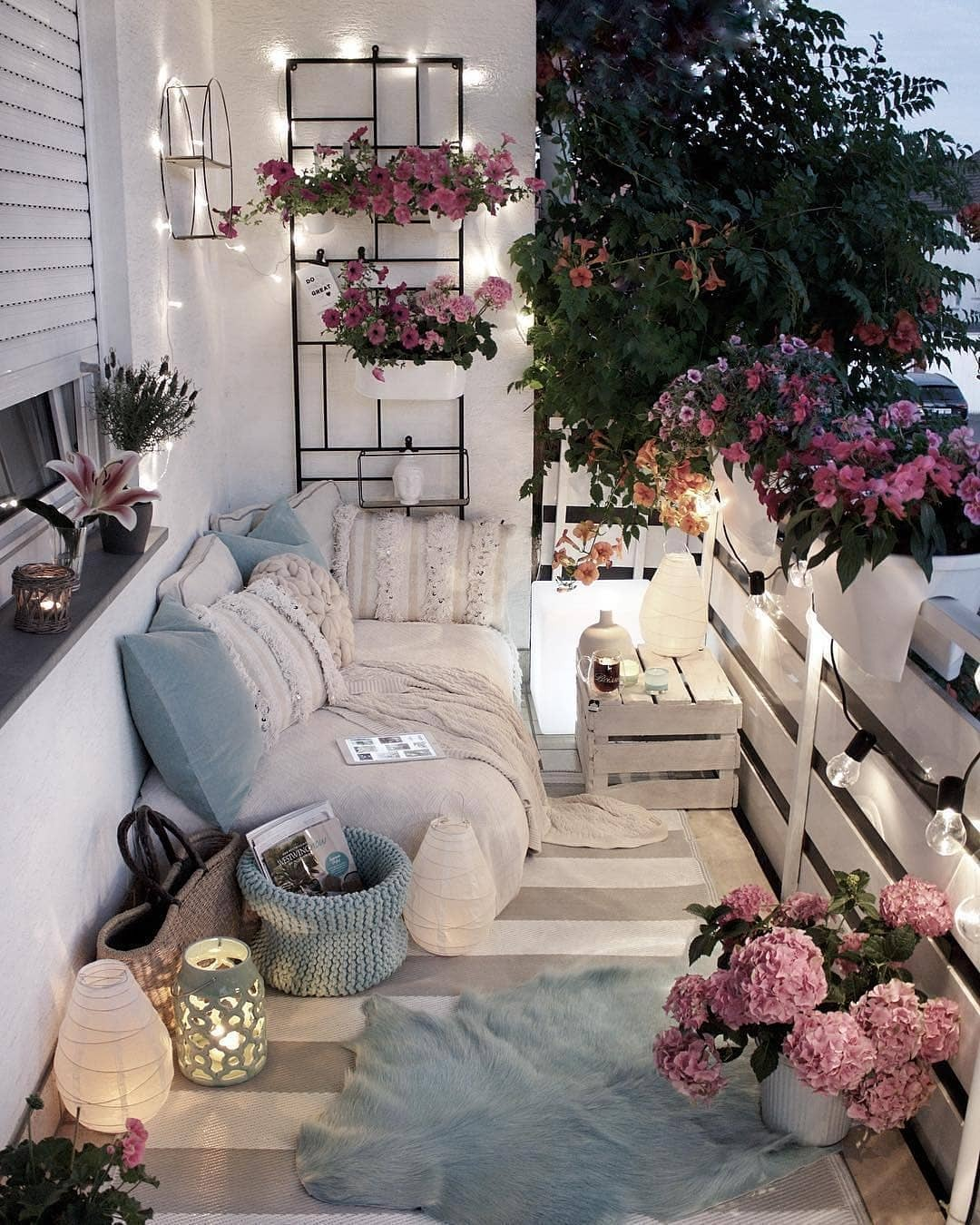 12 Brilliant Ways to Decorate Your Small Balcony | CUBICOON