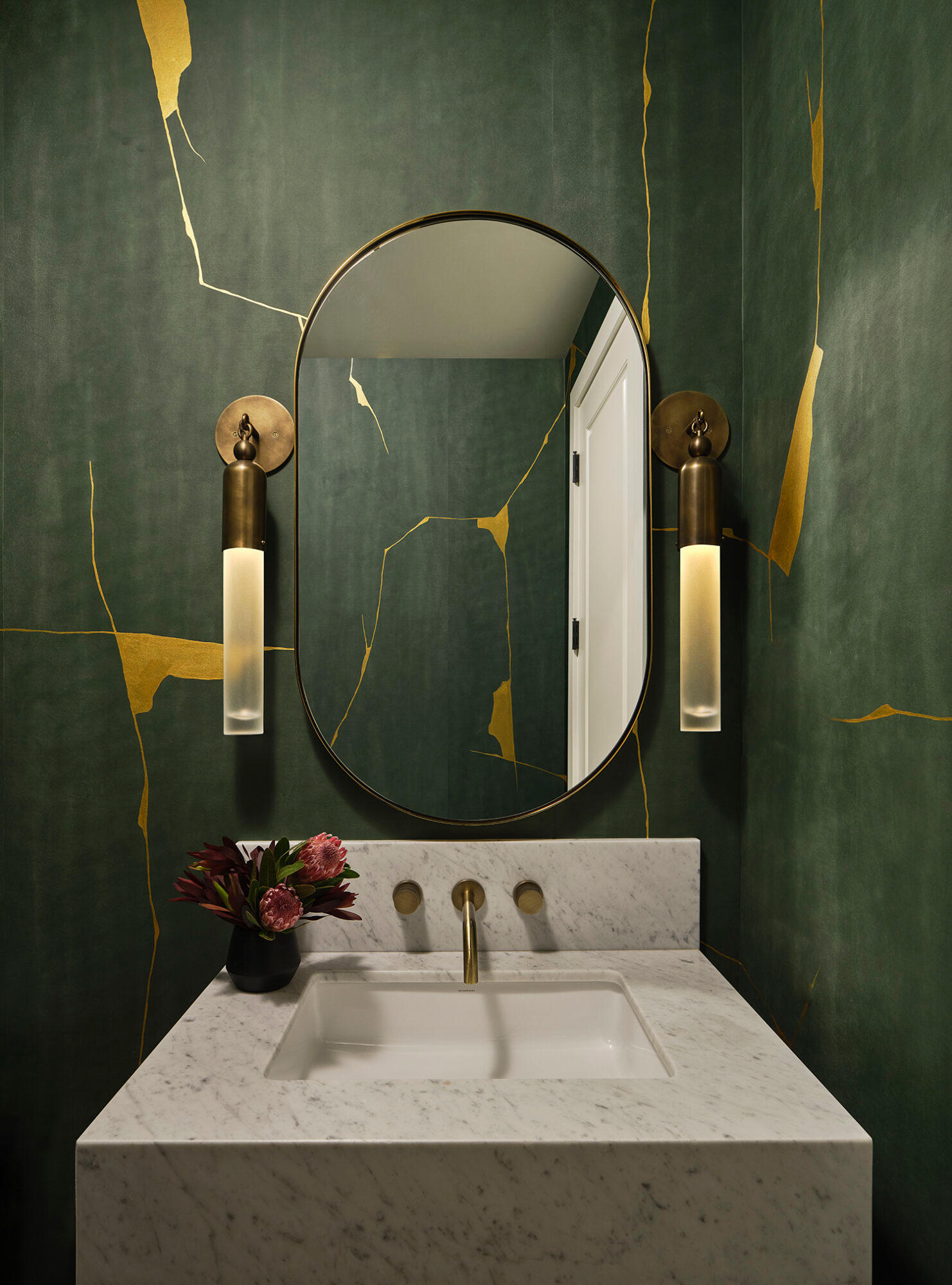 12 Modern Powder Room Ideas With Major Wow Factor | LUXE Interiors + Design
