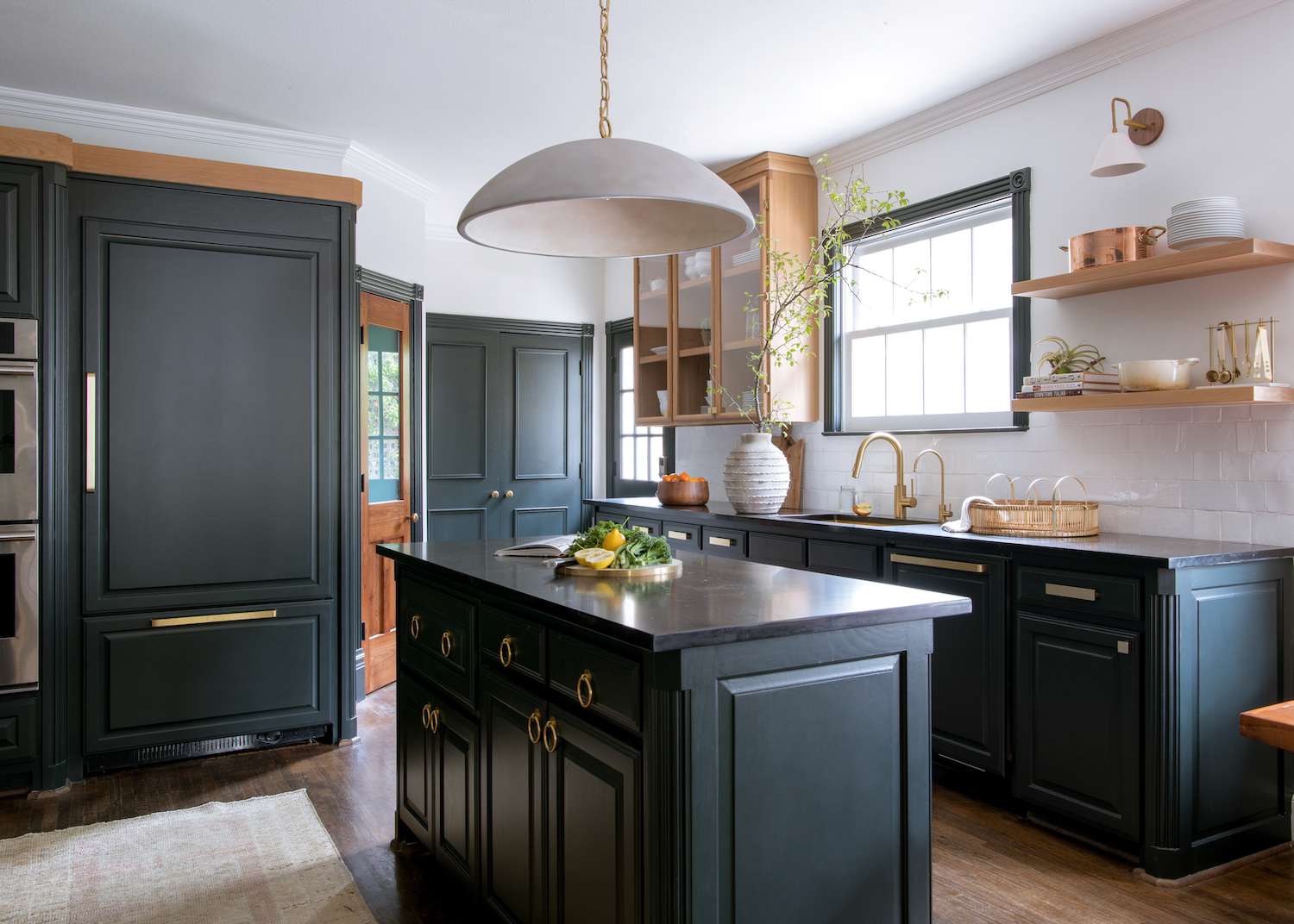 19 Moody and Dramatic Dark Kitchen Cabinet Ideas