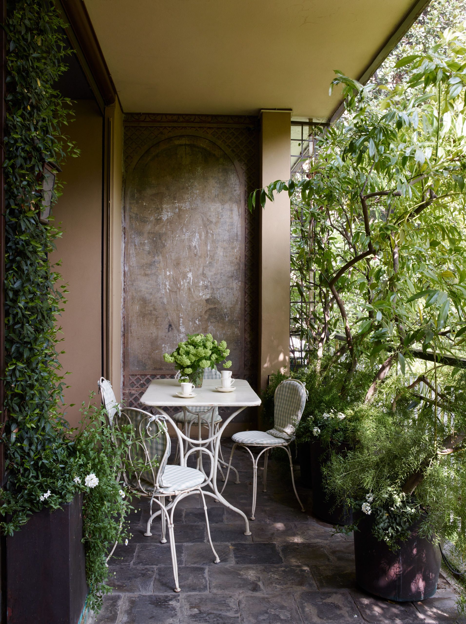 20 Apartment Balcony Ideas for the Prettiest Outdoor Perch