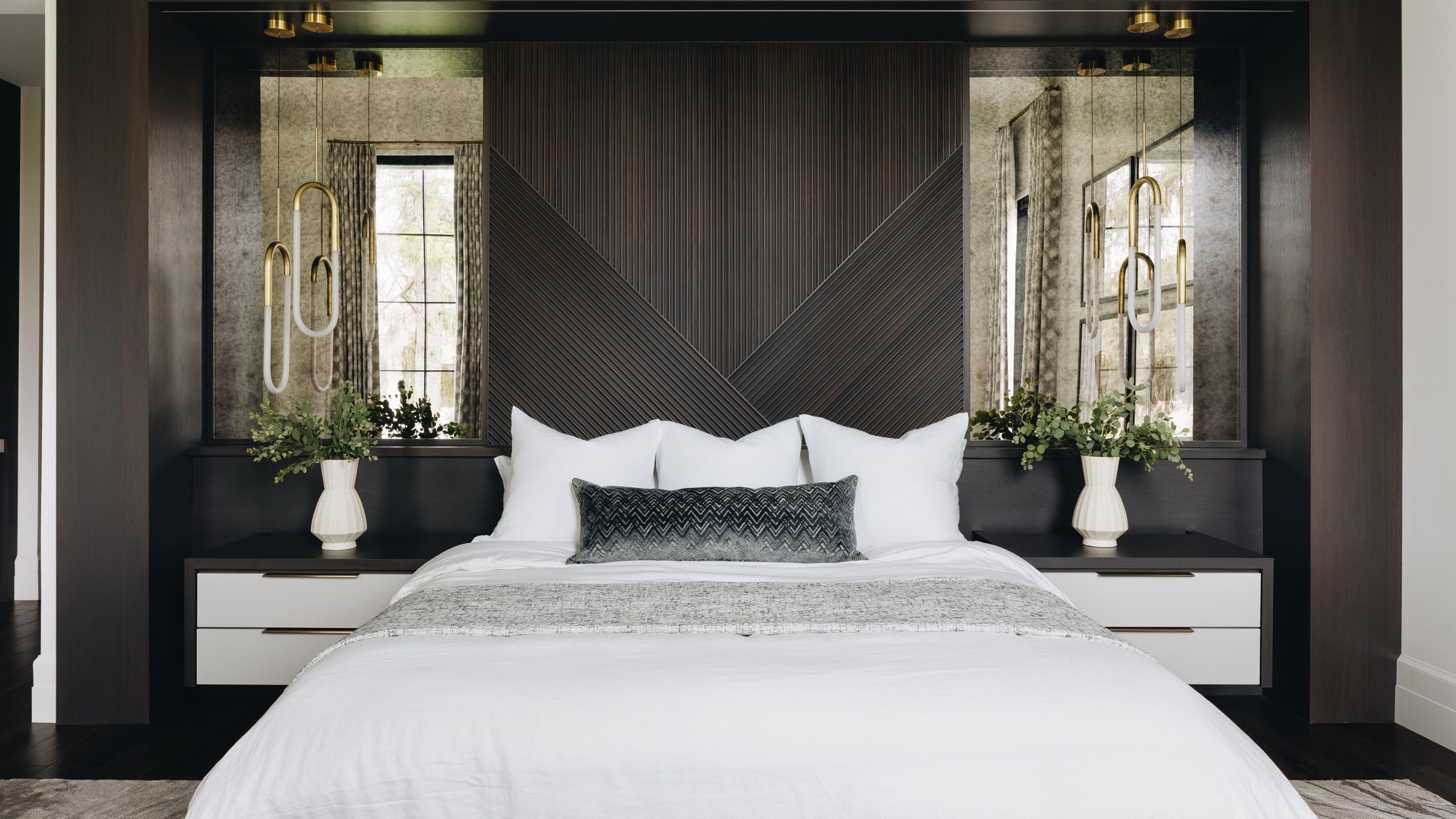 20 Dark Bedroom Ideas Featuring Moody Colors for Deep Sleep | Architectural Digest