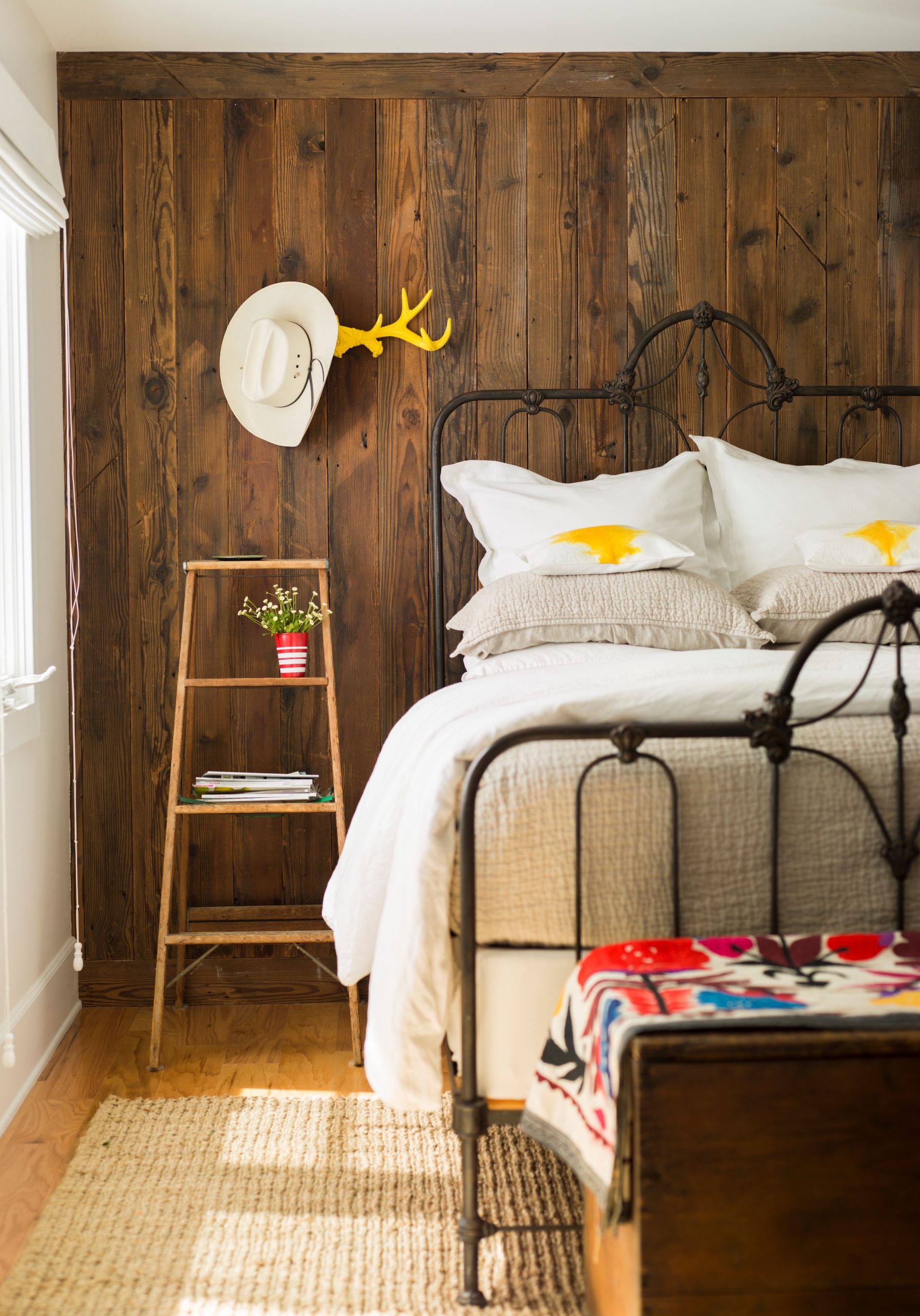 20 Rustic Bedroom Ideas for a Cozy Country Retreat
