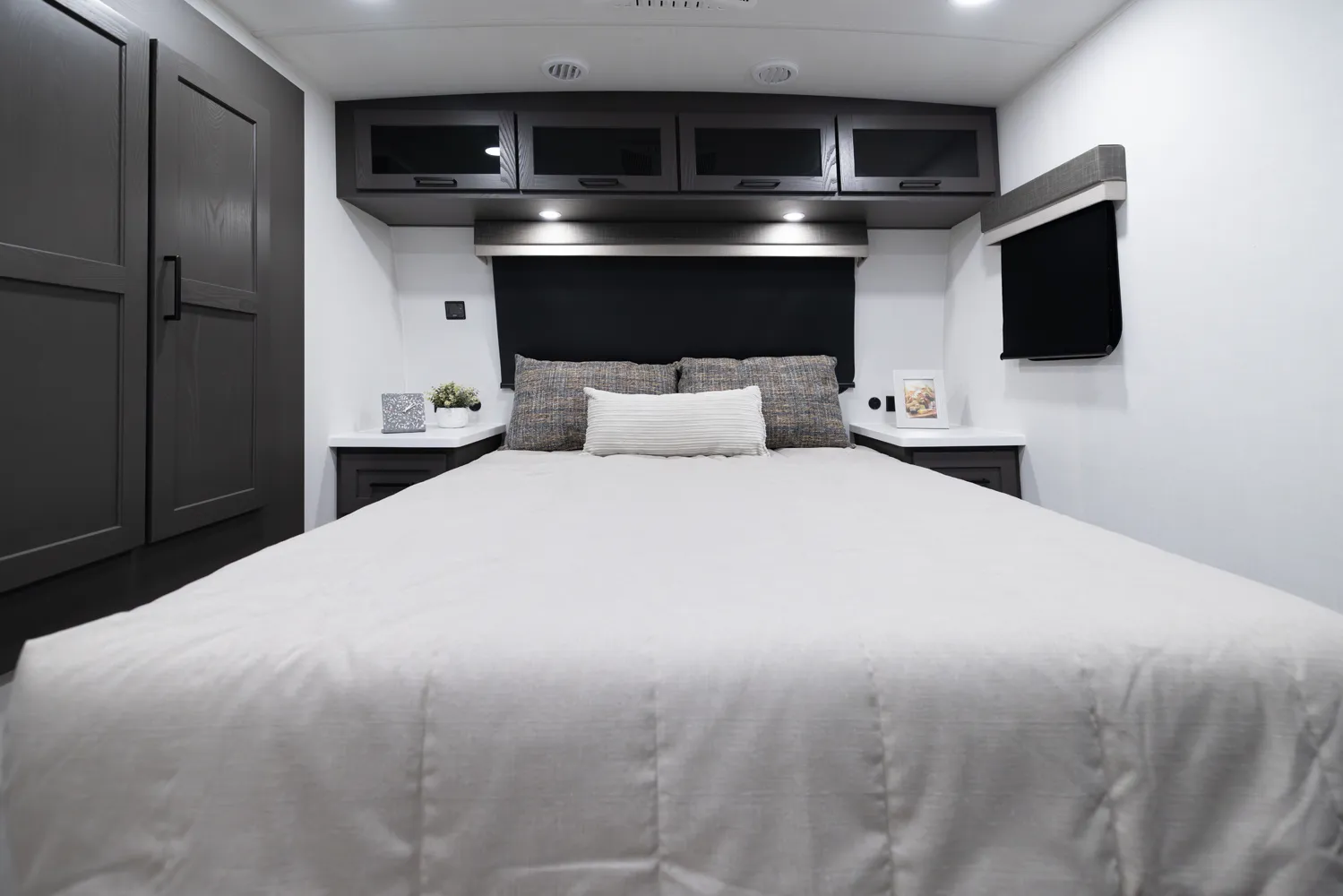 2026 Rockwood Ultra Lite Travel Trailers 2618RD Floorplan - Forest River RV