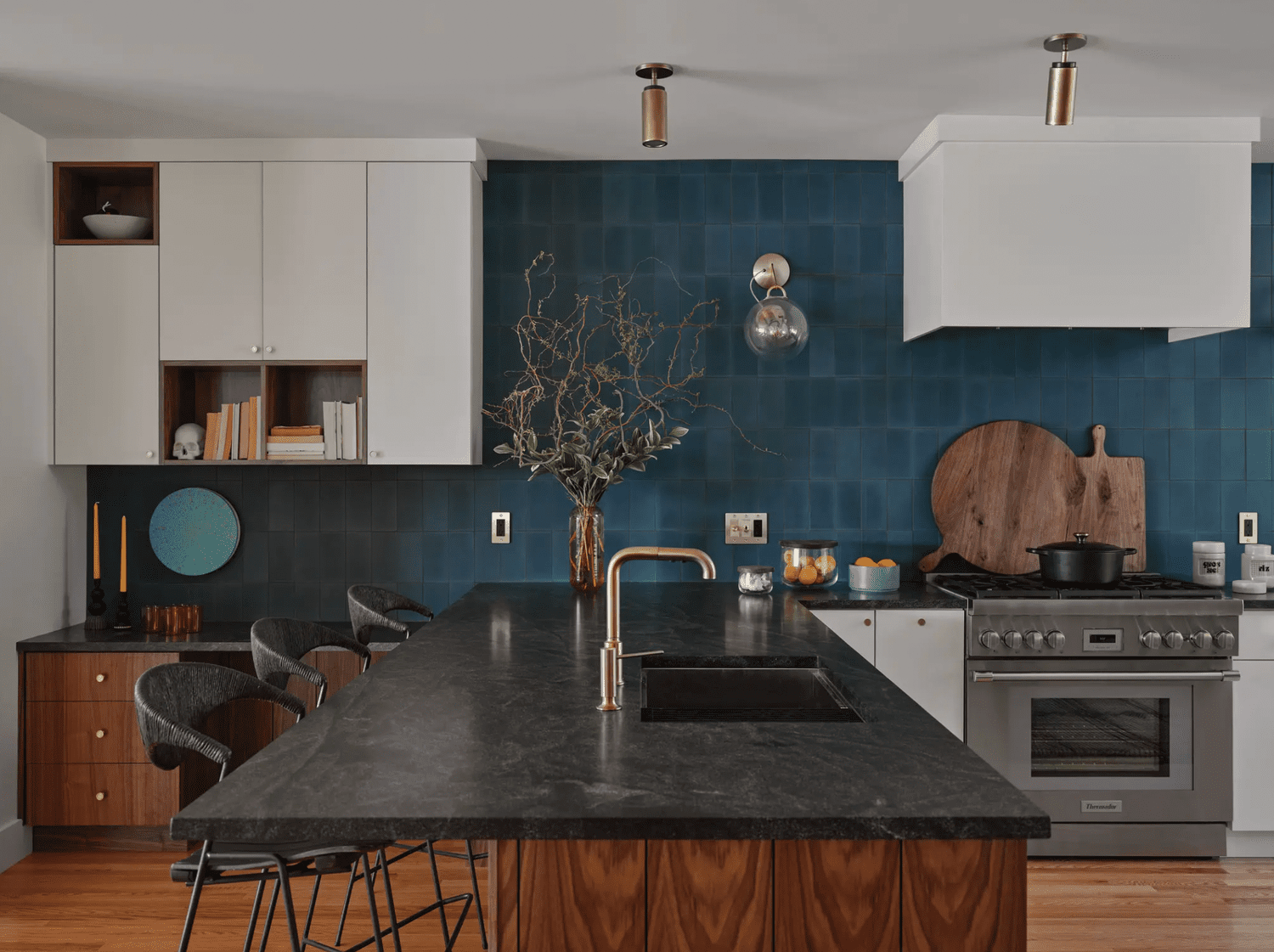 21 Moody Kitchen Ideas for a Dark Aesthetic Makeover in 2025