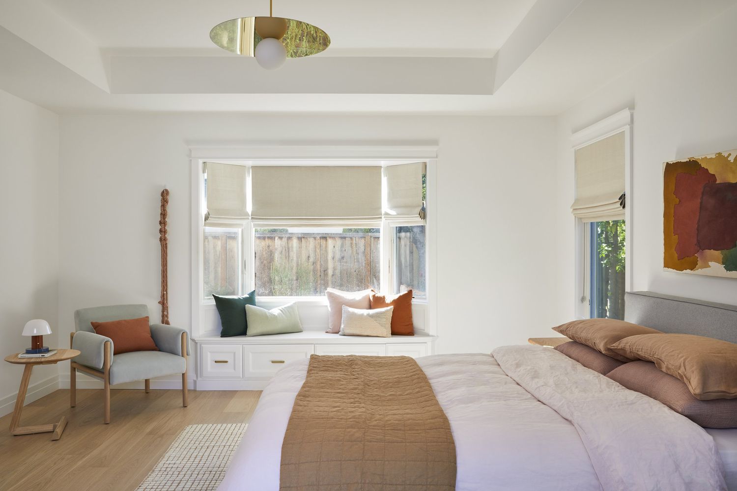22 Bedroom Sitting Area Ideas to Make Your Space Instantly Cozy
