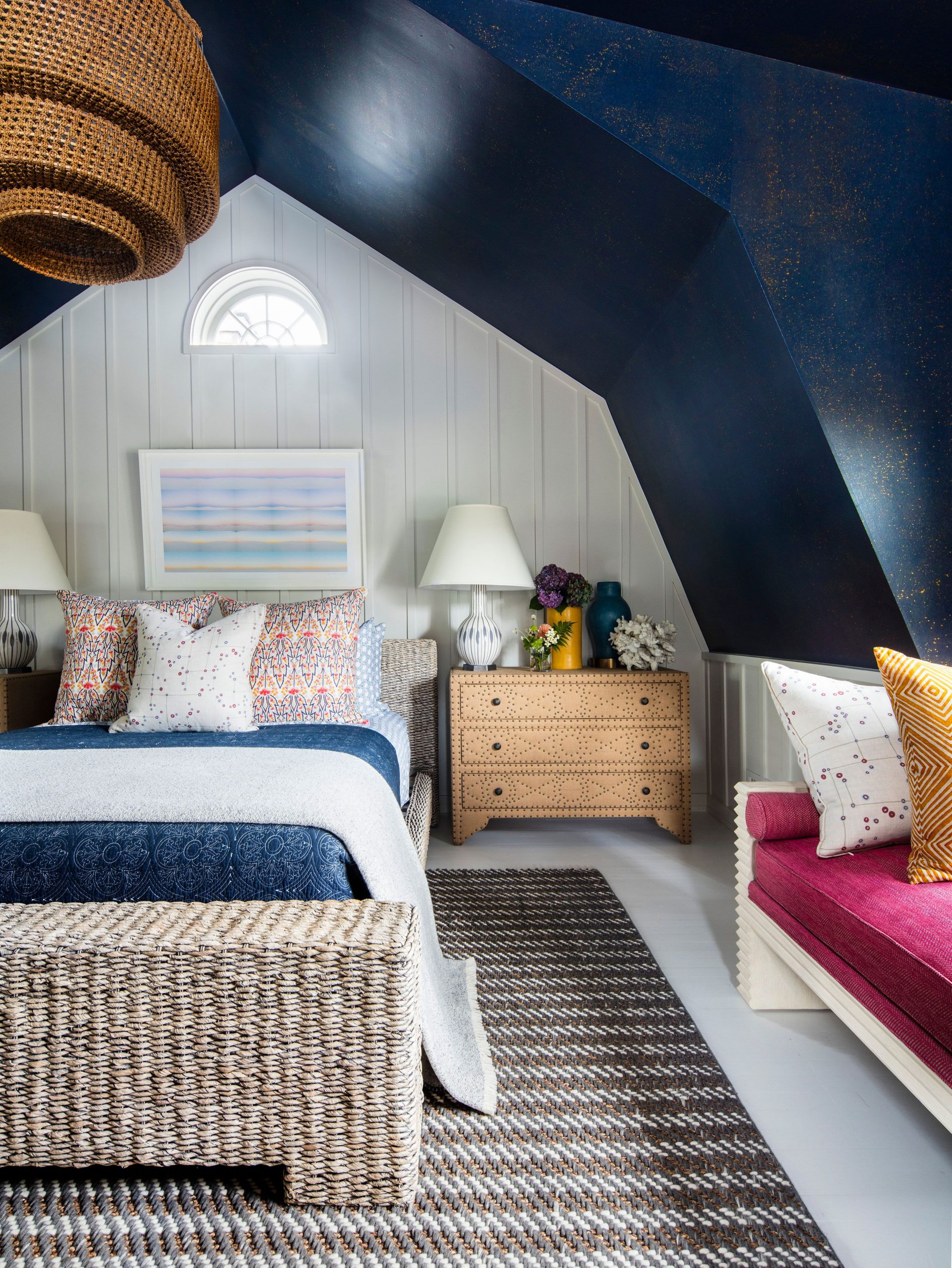 24 Attic Bedroom Ideas for a Cozy Escape