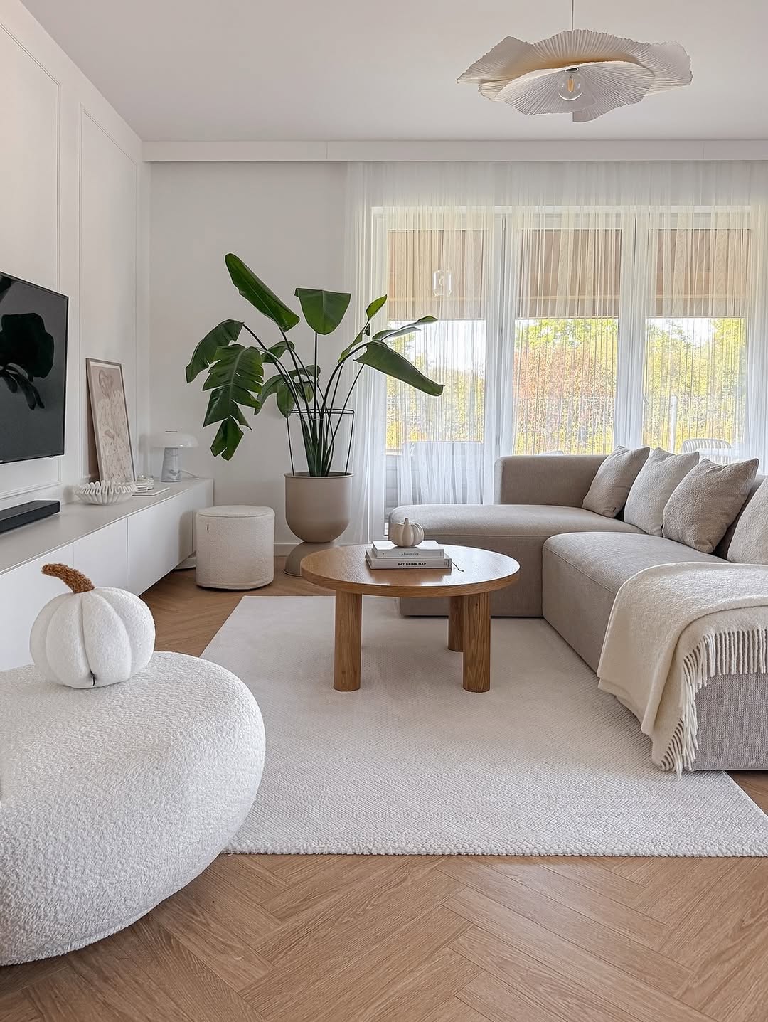 24 Minimalist Living Room Ideas for 2026 That Make the Room Feel Finished With Less