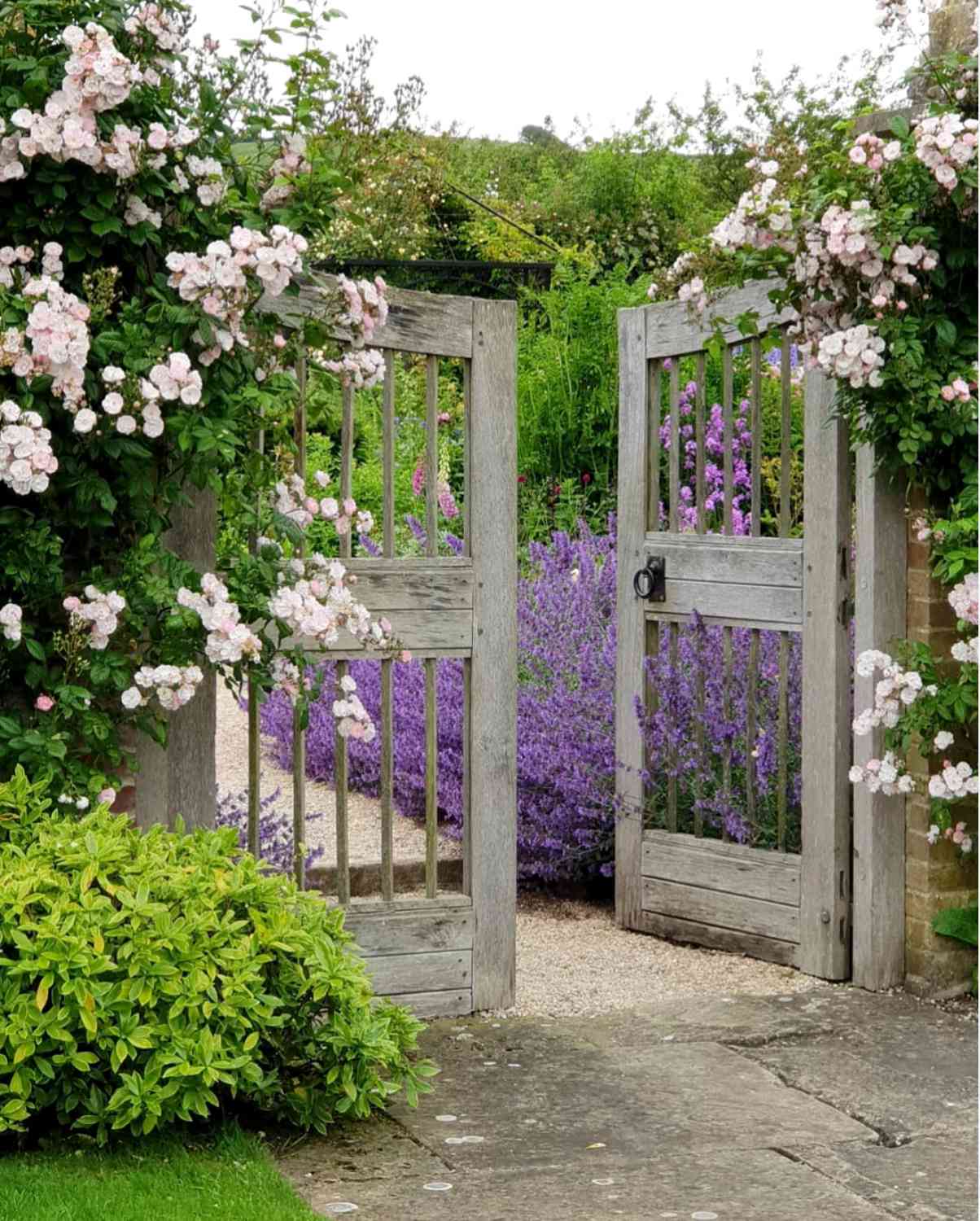 24 Modern Gate Designs for Your Driveway, Front Entryway, or Backyard Fence