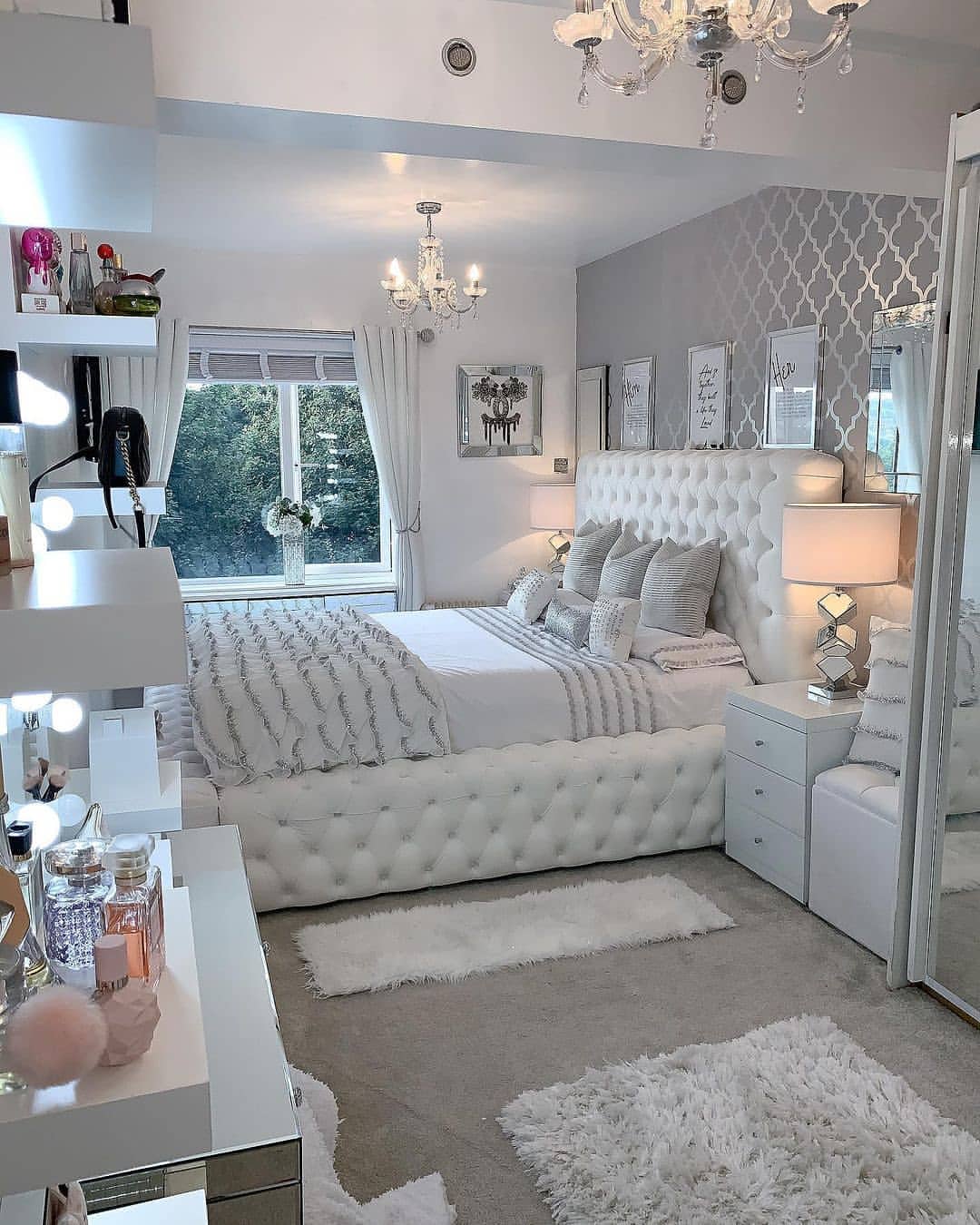 25 Small Bedroom Layouts for 2026 That Make Even a 10x10 Space Feel Like a Master Suite