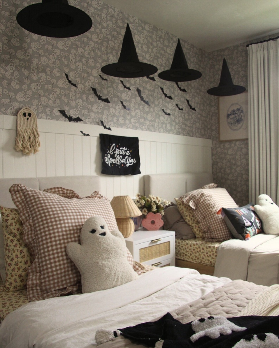 25 Spine-Chilling Halloween Bedroom Decor Ideas Everyone's Copying This Year