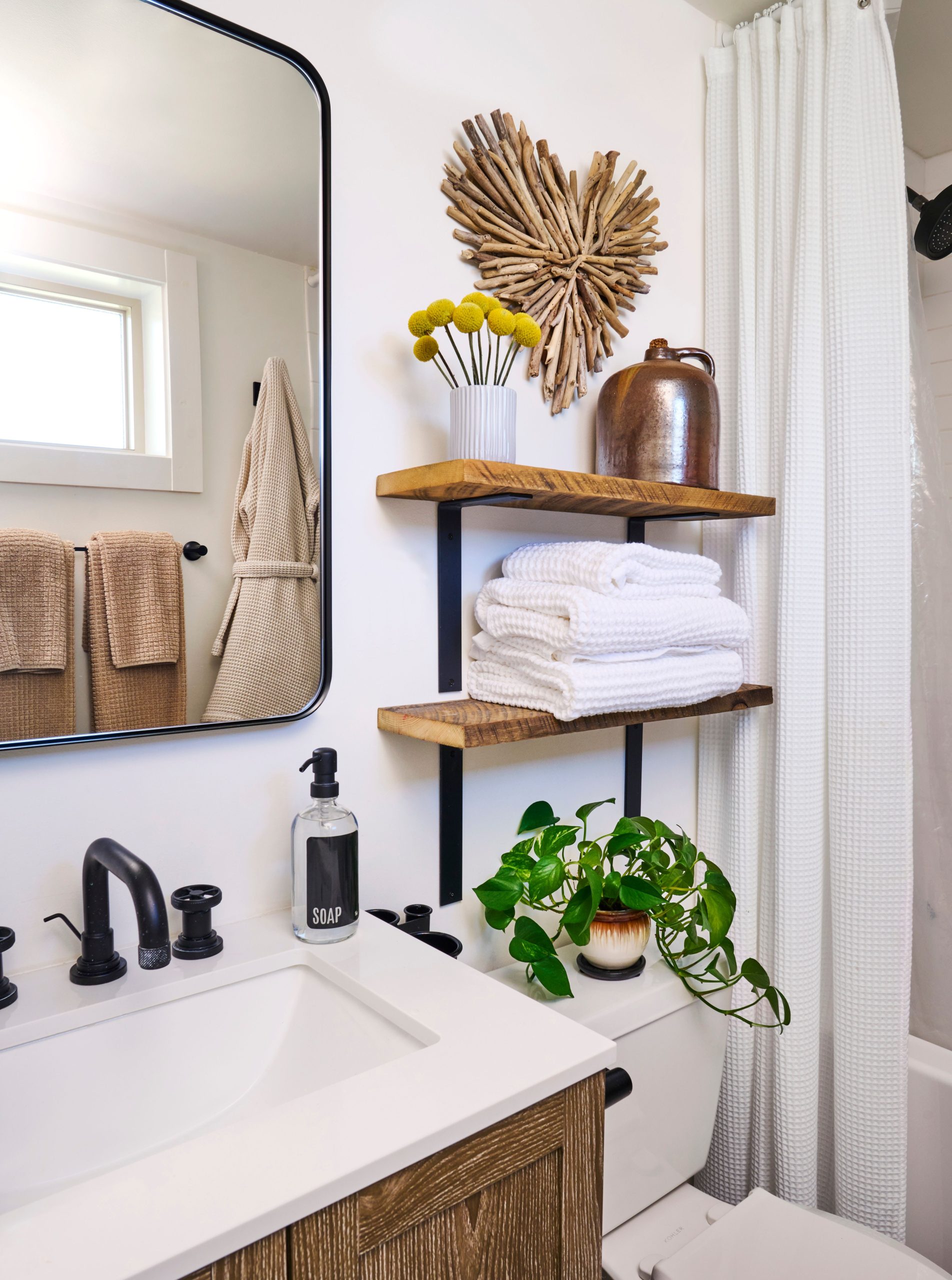 26 Bathroom Shelf Ideas to Keep Your Toiletries Organized