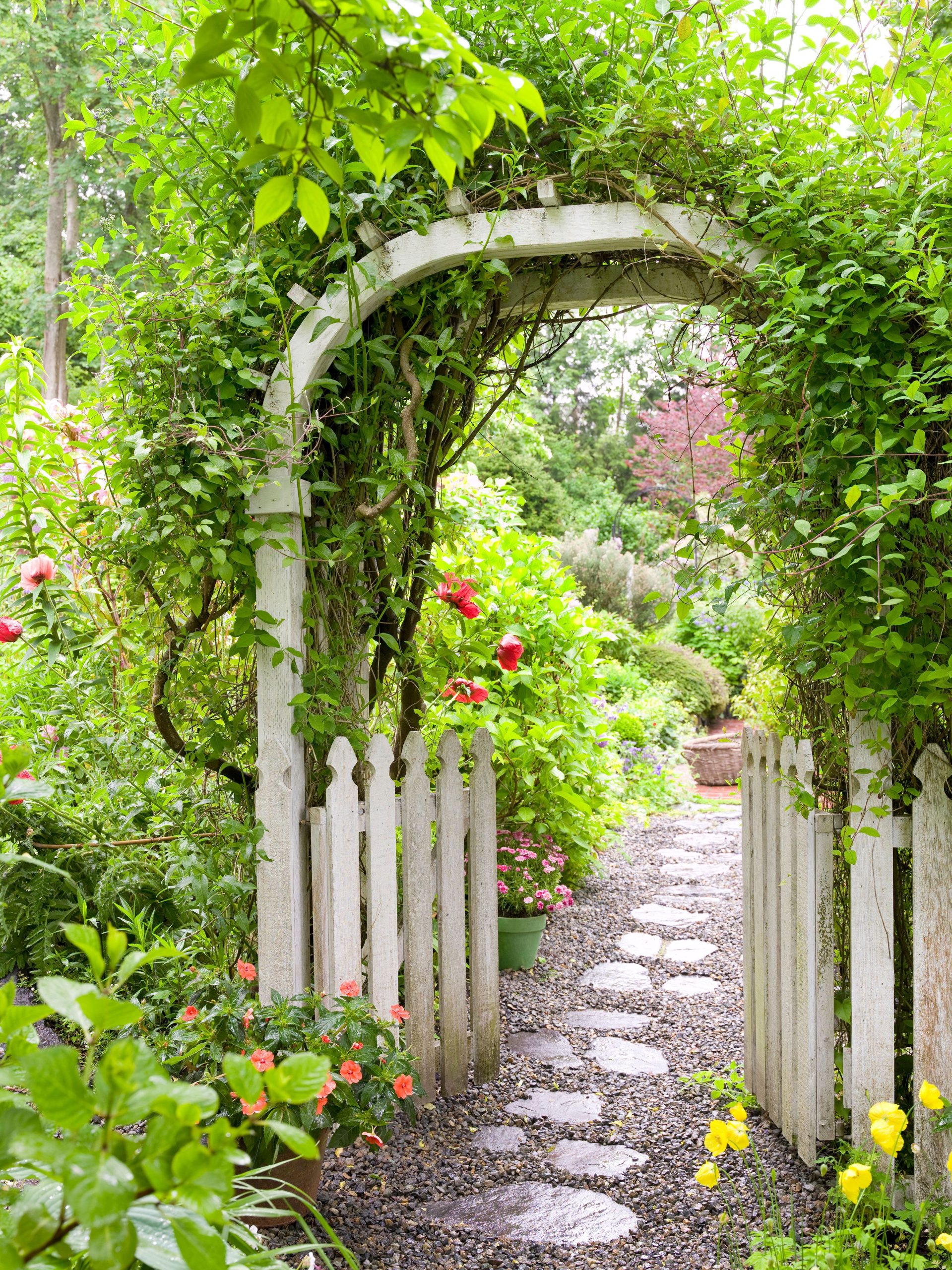26 Garden Gate Ideas That Will Transform Your Outdoor Space