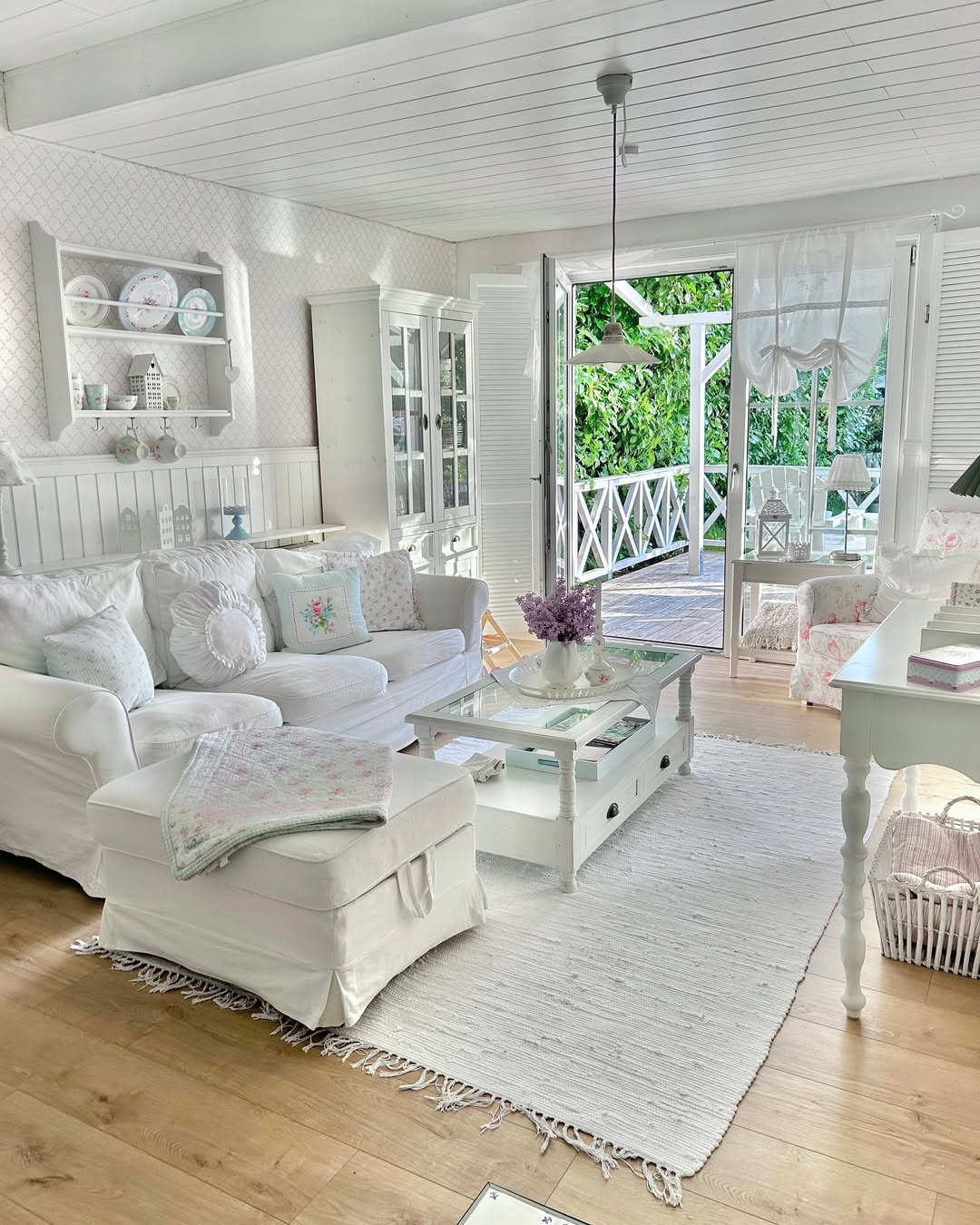 29 White Living Room Decor Ideas for 2026 The Coolest Homes Are Quietly Choosing