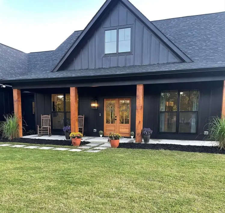 31 Black Farmhouse Exterior Ideas for a Modern Look