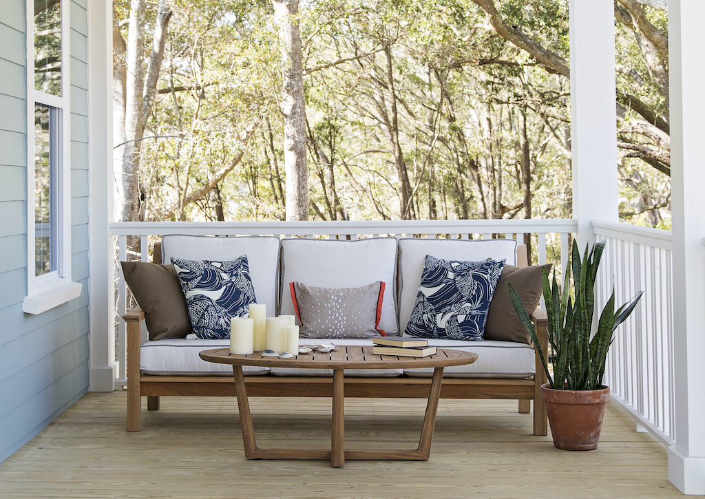 5 Tips for Decorating a Stylish Small Balcony | GDC Furniture