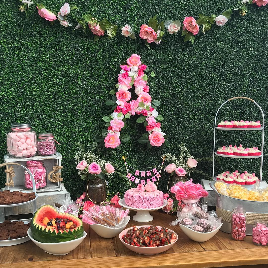 55 Cute Baby Shower Dessert Table Decor Ideas - DigsDigs