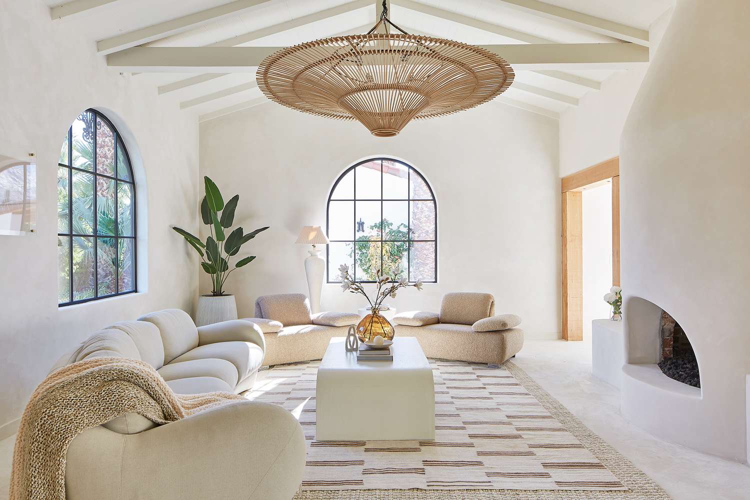 6 Living Room Paint Color Trends Designers Are Loving This Year
