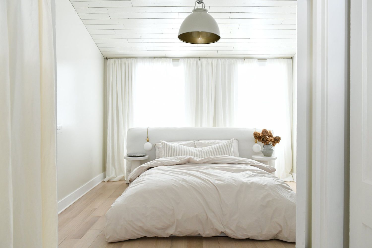 60 Minimalist Bedroom Ideas for a Calming Refuge