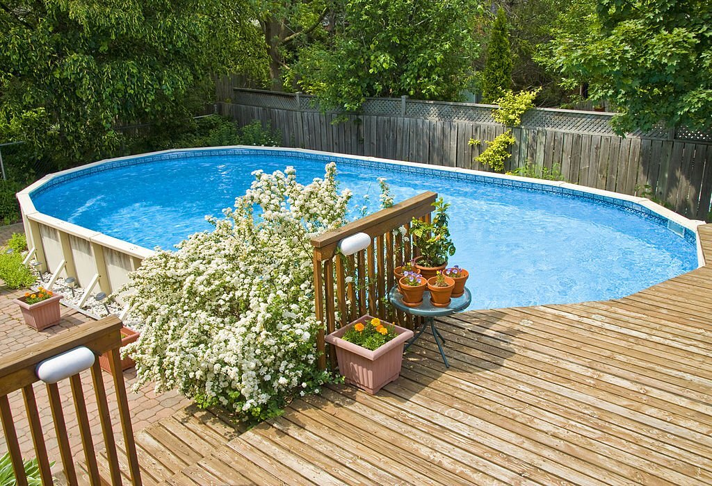 7 Trending Small Backyard Swimming Pool Designs