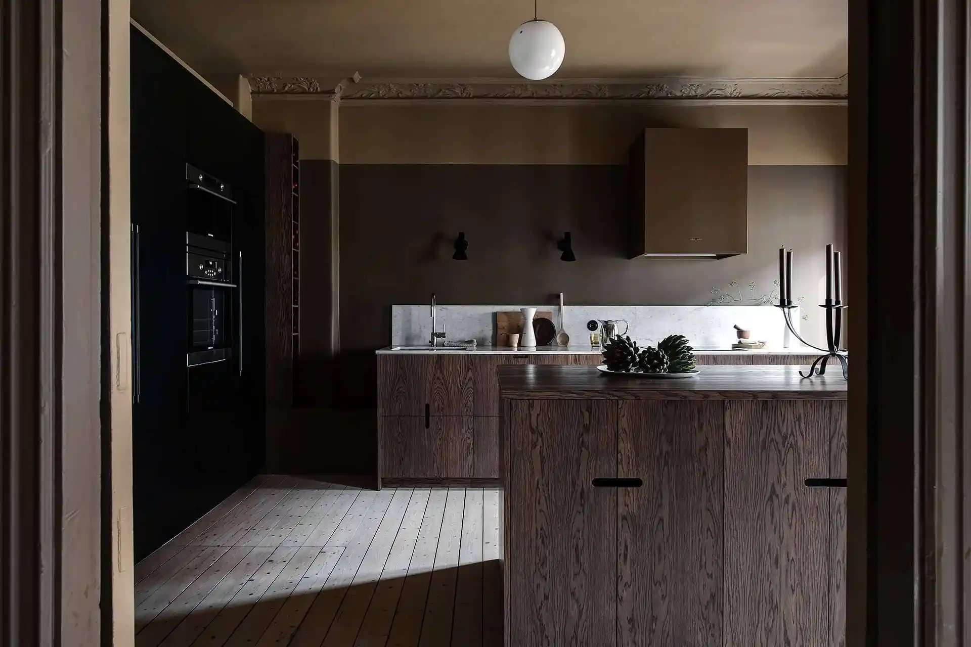 9 Dark Kitchen Cabinet Ideas For A Moody Yet Stylish Effect – Bar Stools Furniture