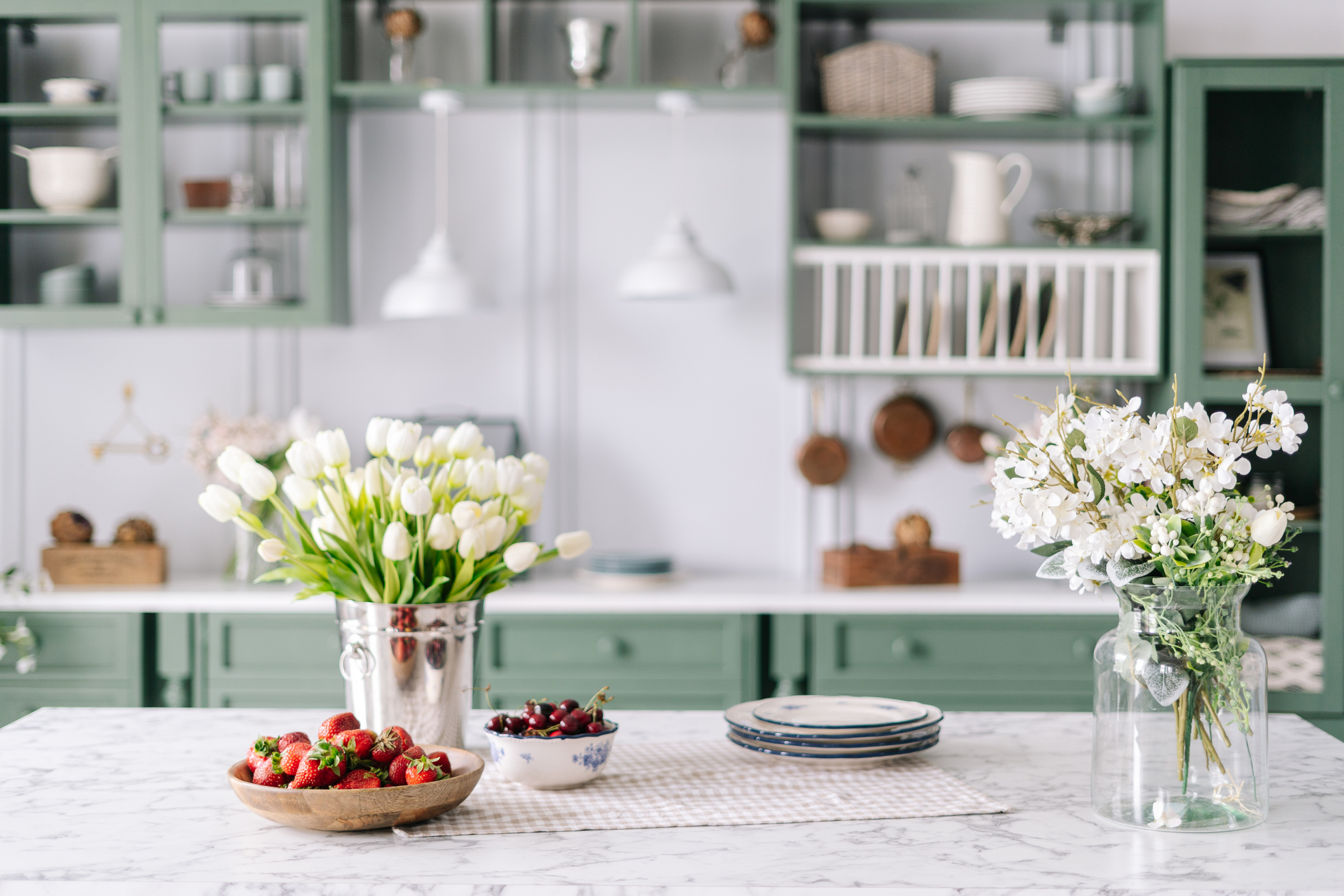 Arrange a Vase of Flowers Easily With This $10 Amazon buy | Livingetc